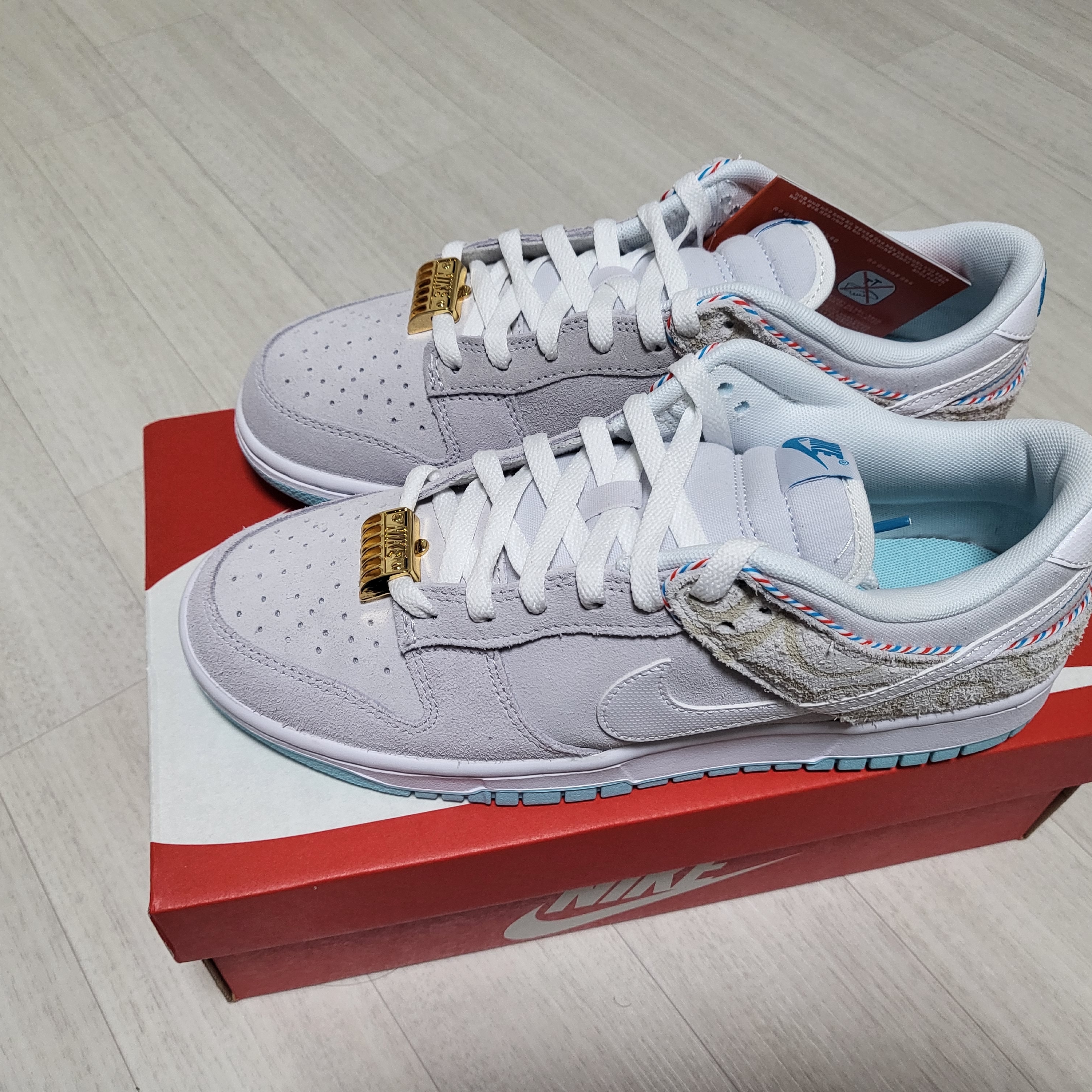 Nike Dunk Low Retro SE Barber Shop Grey 착용 스타일 - 1