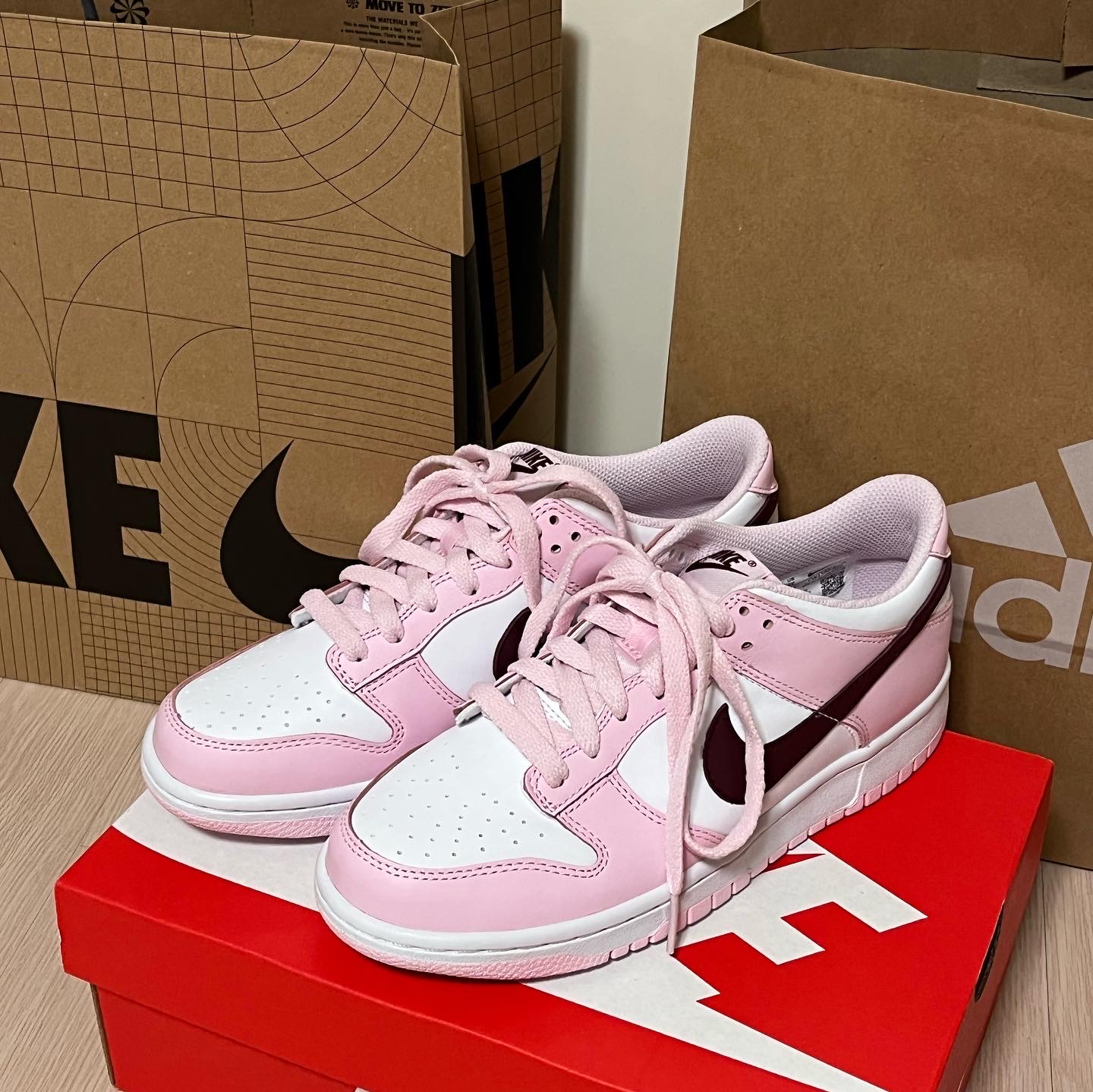 (GS) Nike Dunk Low Pink Foam 착용 스타일 - 3