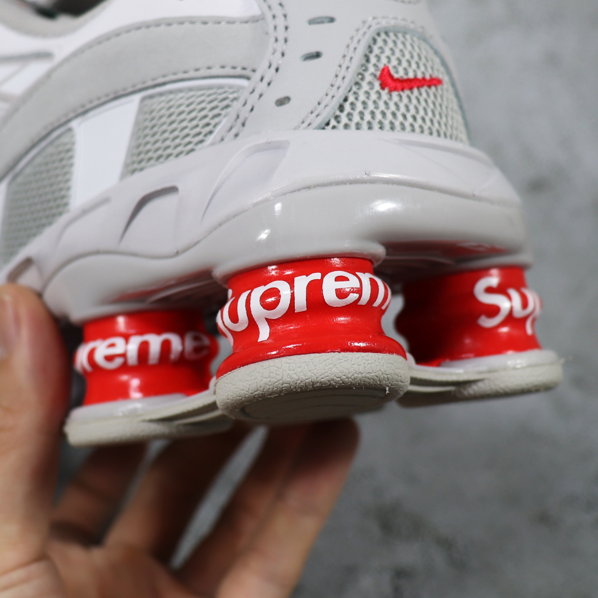 Nike x Supreme Shox Ride 2 SP White 착용 스타일 - 1
