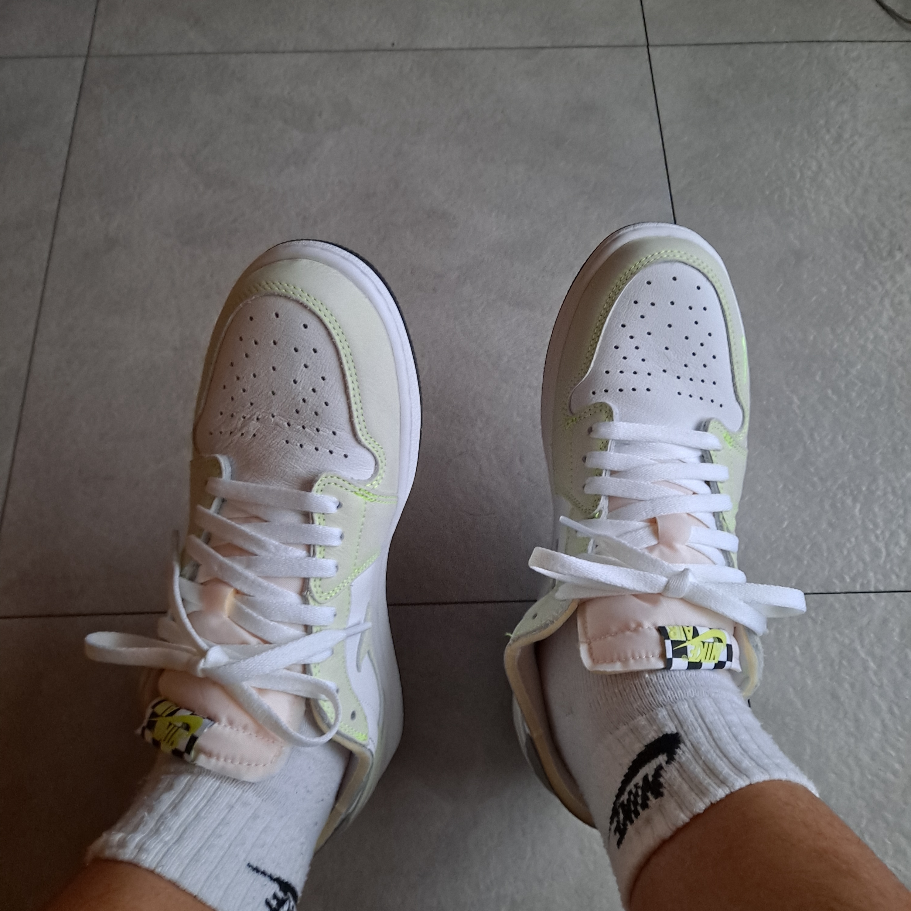 Jordan 1 Low OG Ghost Green 착용 스타일