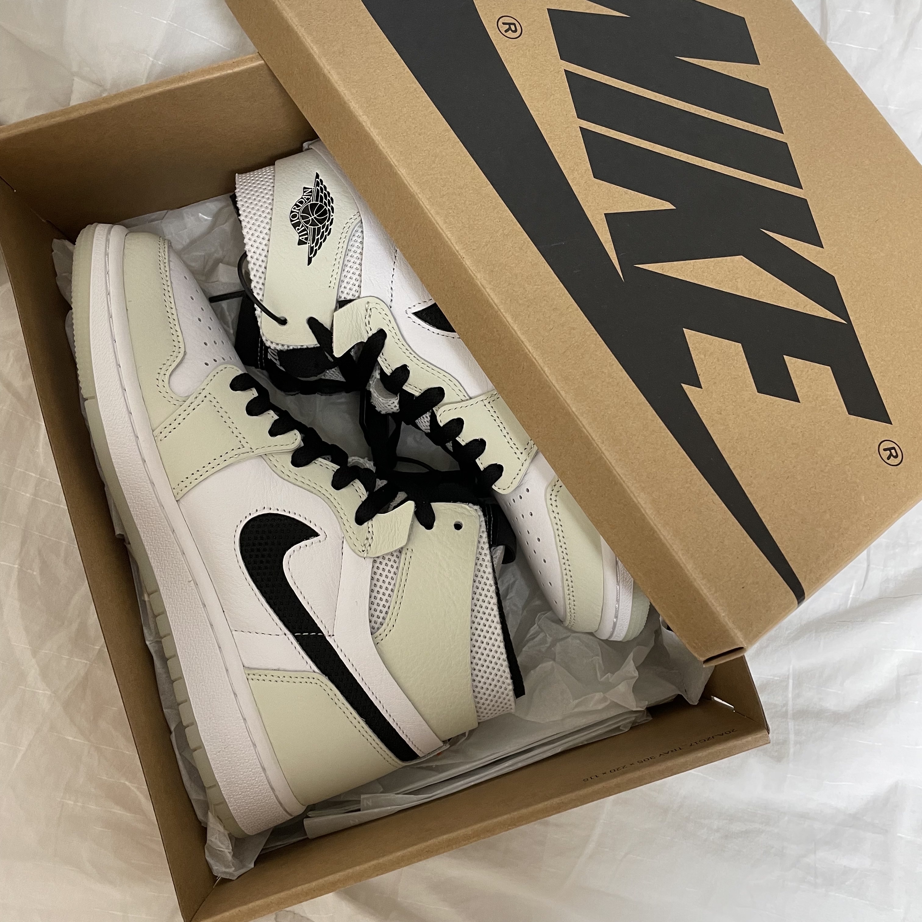 (W) Jordan 1 Zoom Air CMFT Light Bone 착용 스타일 - 1