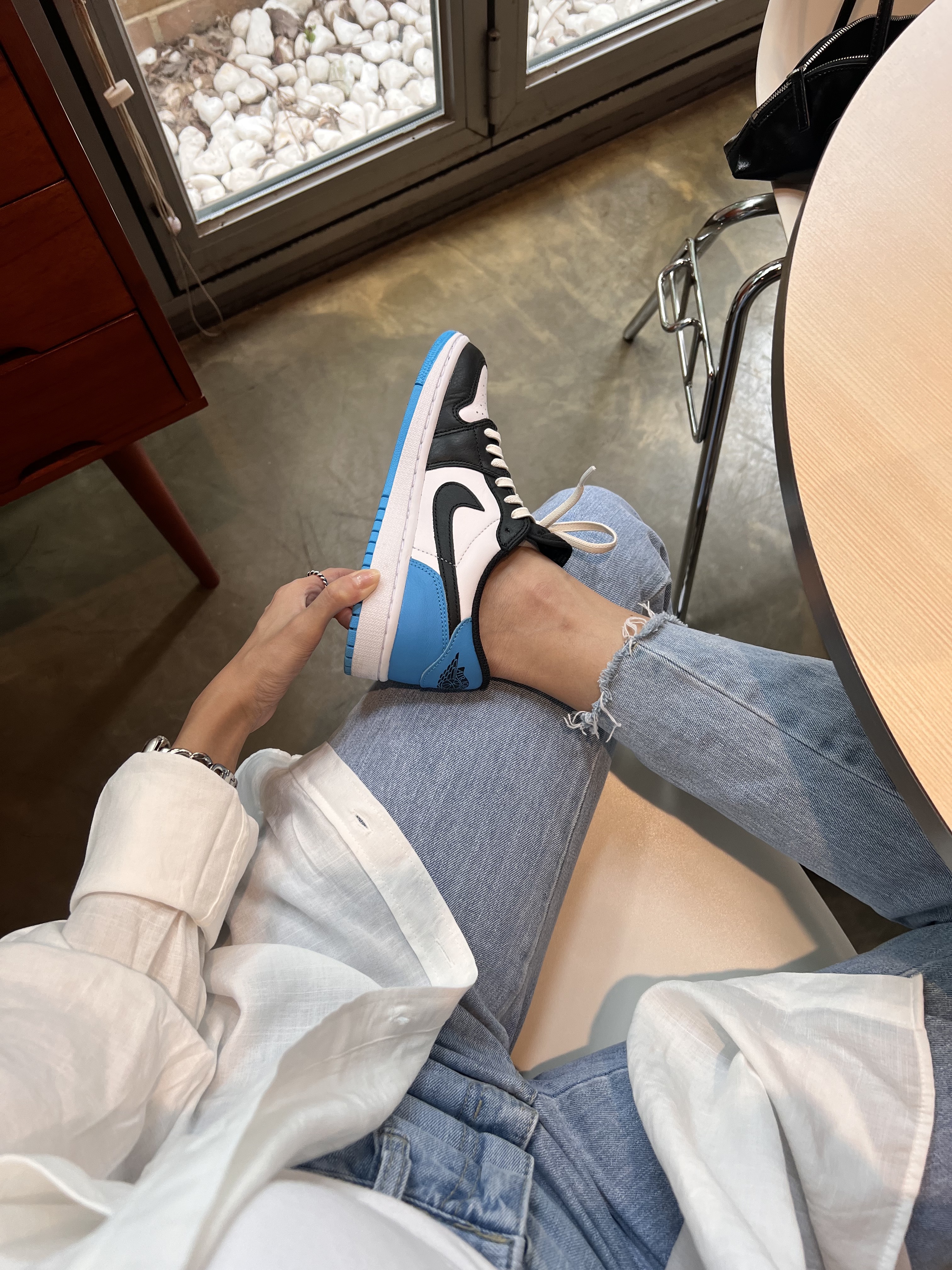 (W) Jordan 1 Retro Low OG Black and Dark Powder Blue, Jordan 1 Retro Low OG Black and Dark Powder Blue 착용 스타일 - 2