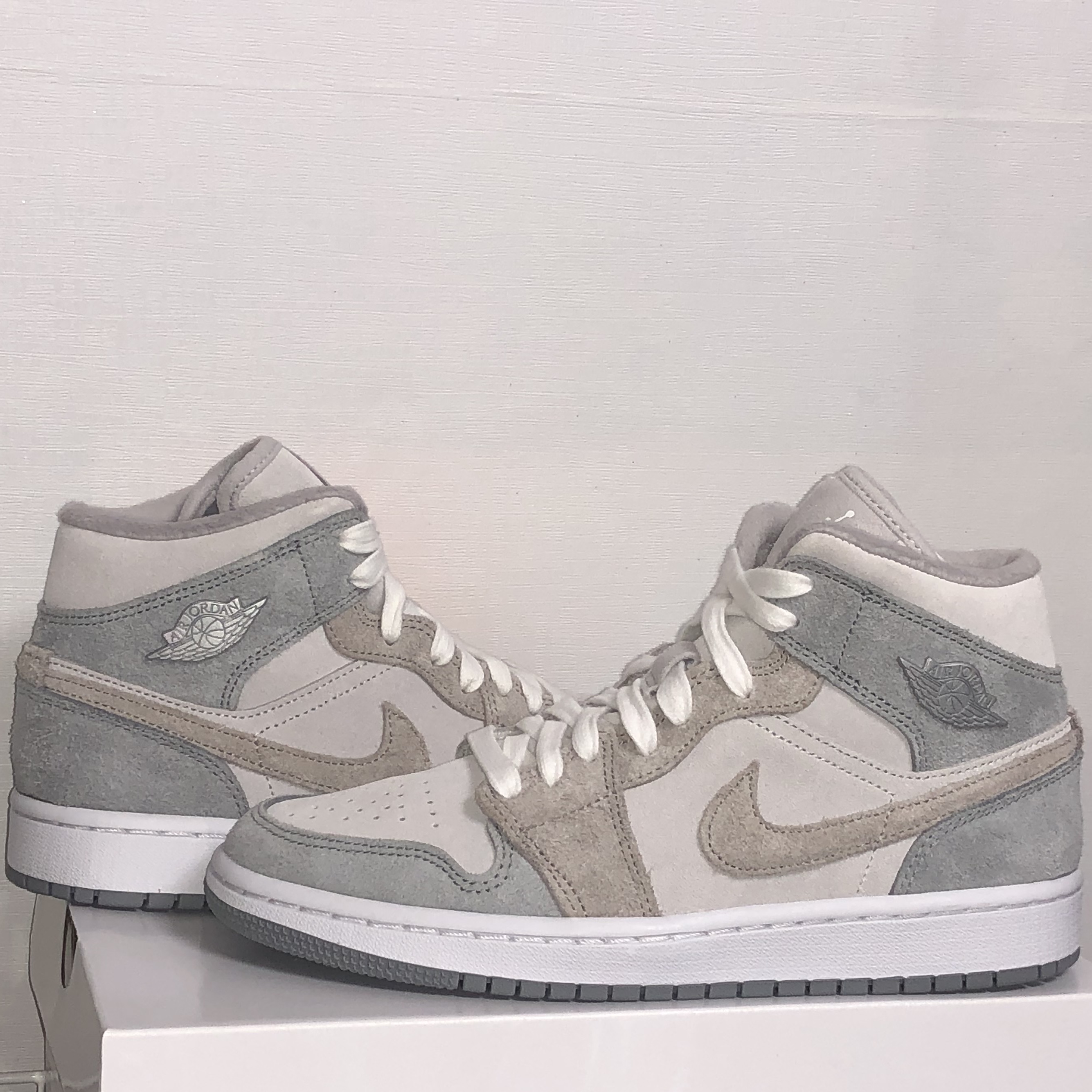 (W) Jordan 1 Mid SE Particle Grey 착용 스타일