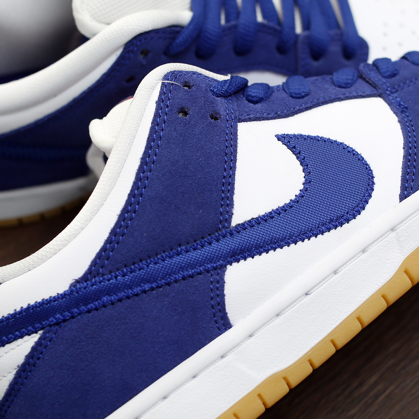 Nike SB Dunk Low Pro Premium Deep Royal Blue 착용 스타일 - 4