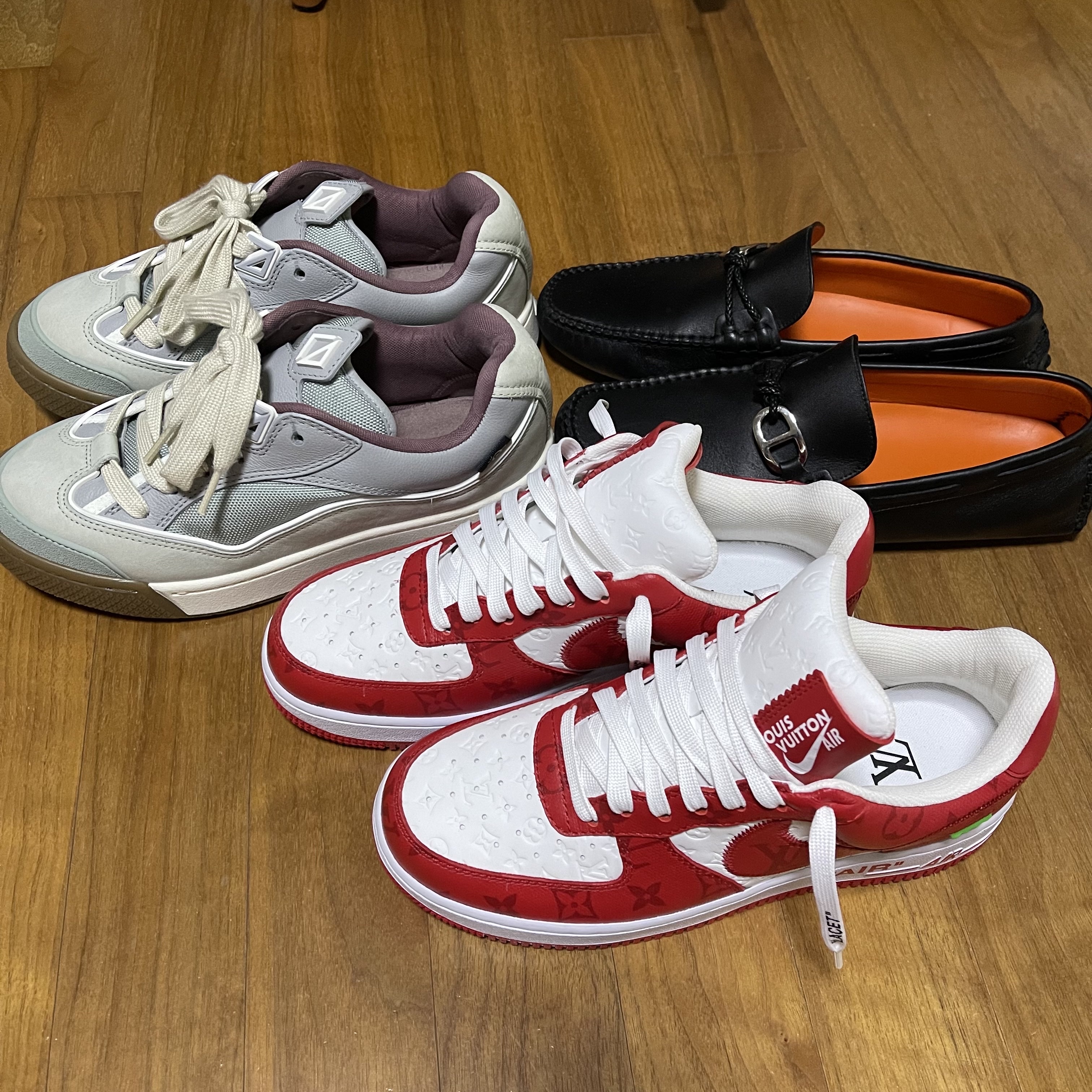 Dior x Cactus Jack B713 Sneakers Grey Mint, Louis Vuitton x Nike Air Force 1 Low by Virgil Abloh White Comet Red 착용 스타일