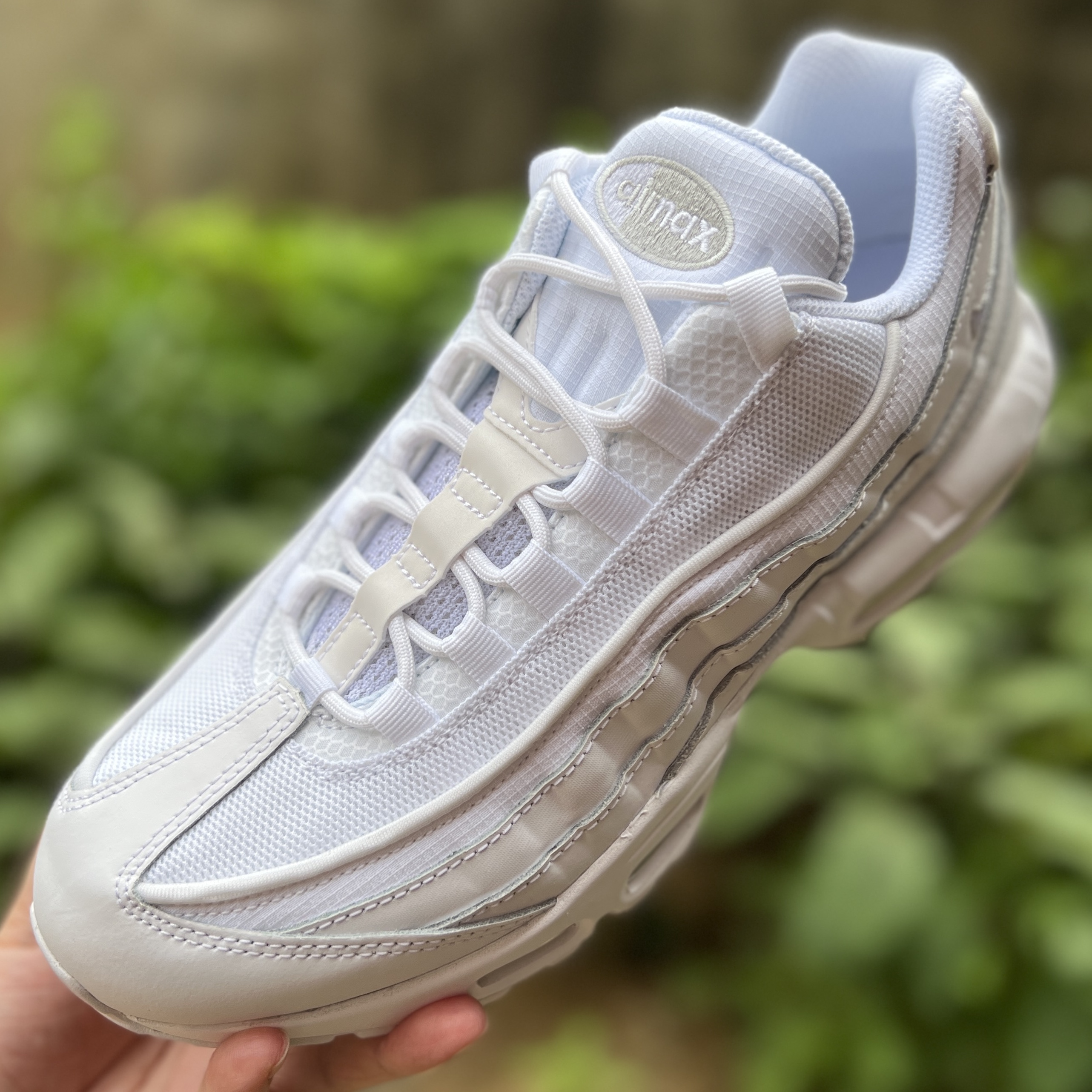 Nike Air Max 95 Essential Triple White 착용 스타일 - 1