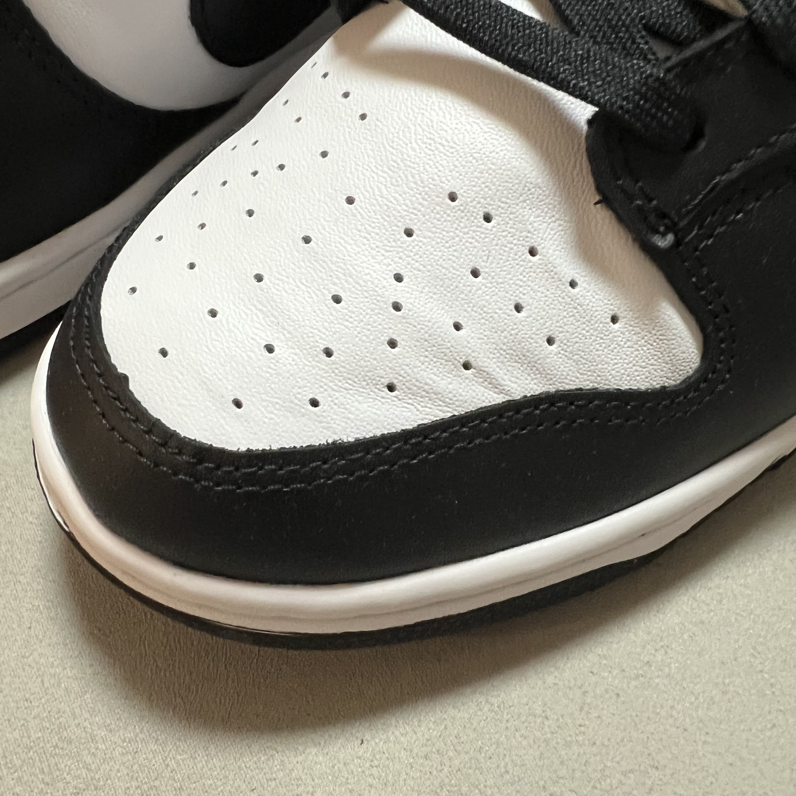 Nike Dunk Low Retro Black 착용 스타일 - 2