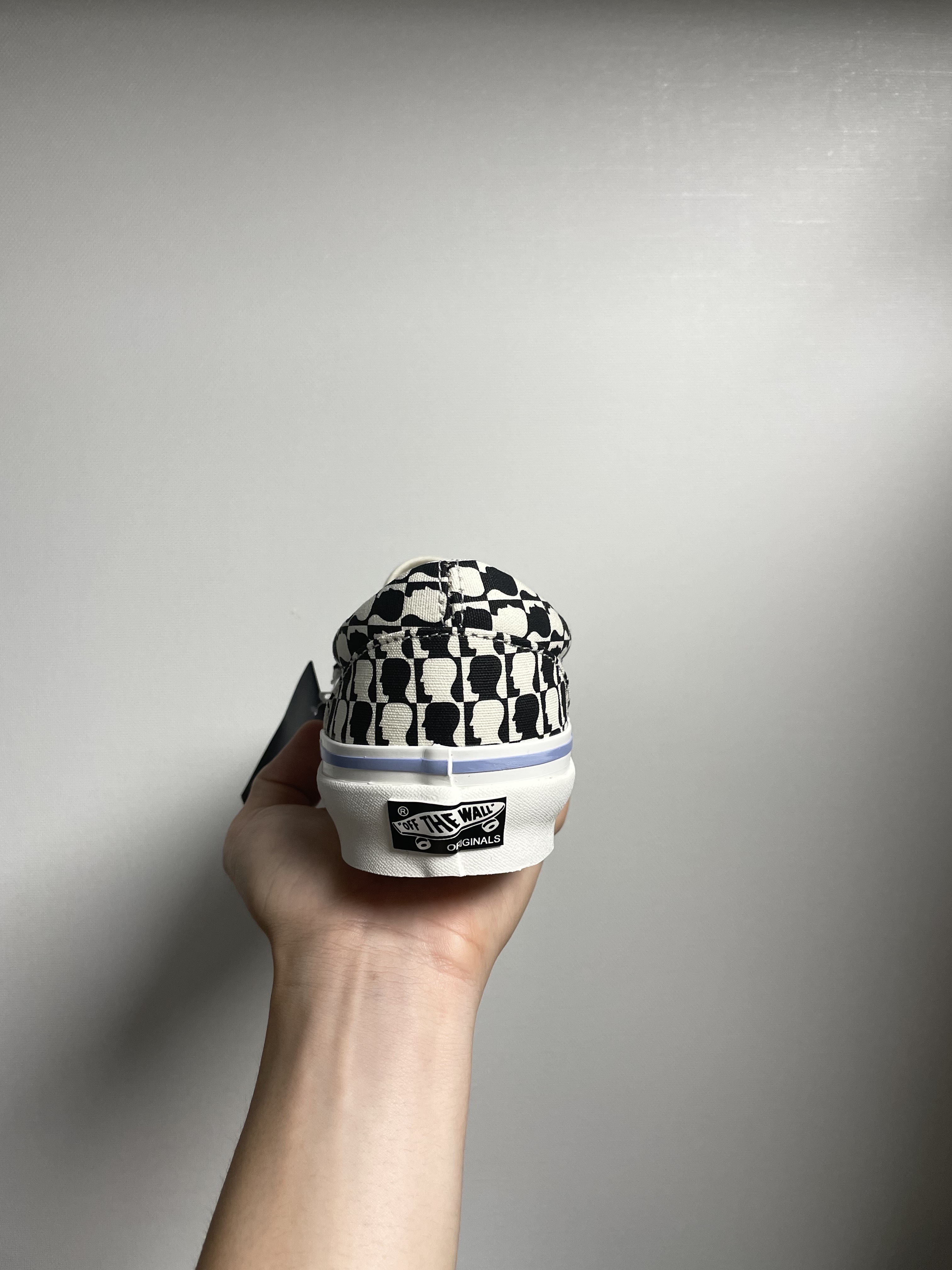Vans Vault x Brain Dead OG Slip-On LX Black White 착용 스타일 - 3