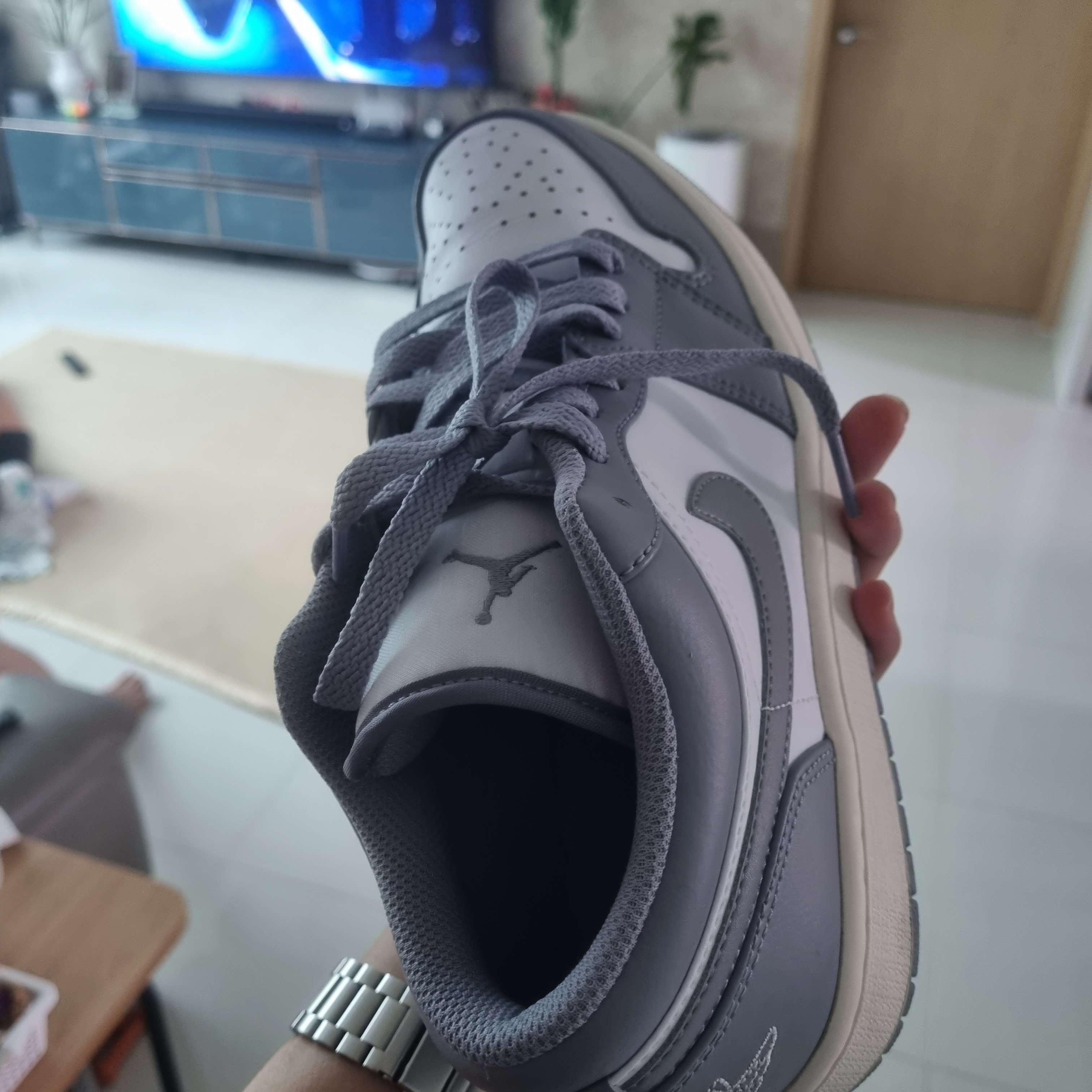 Jordan 1 Low Stealth and White 착용 스타일