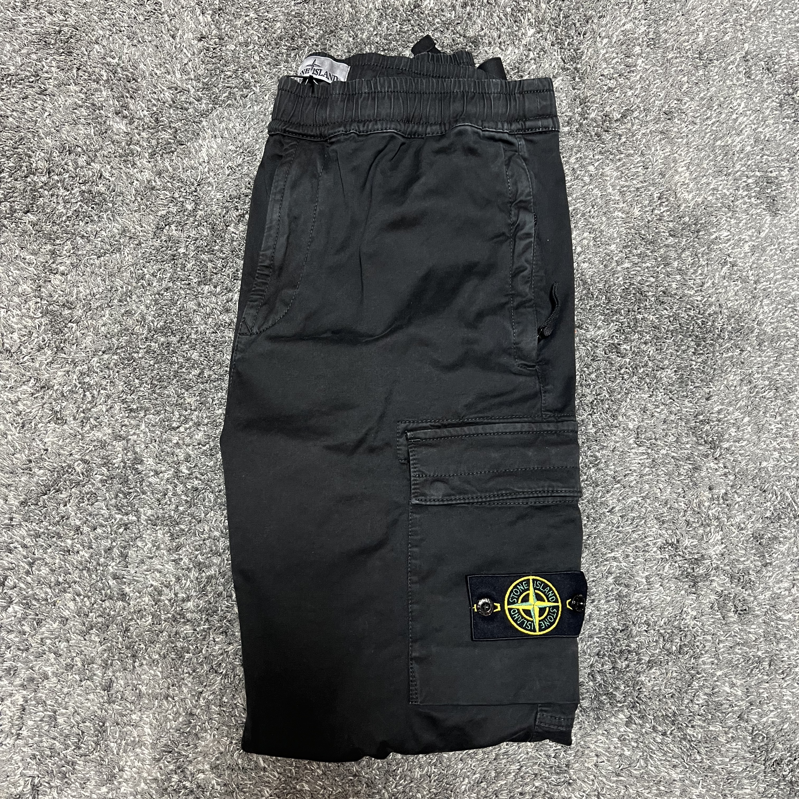 Stone Island 313L1 Old Dye Treatment Cargo Pants Black - 21FW 착용 스타일