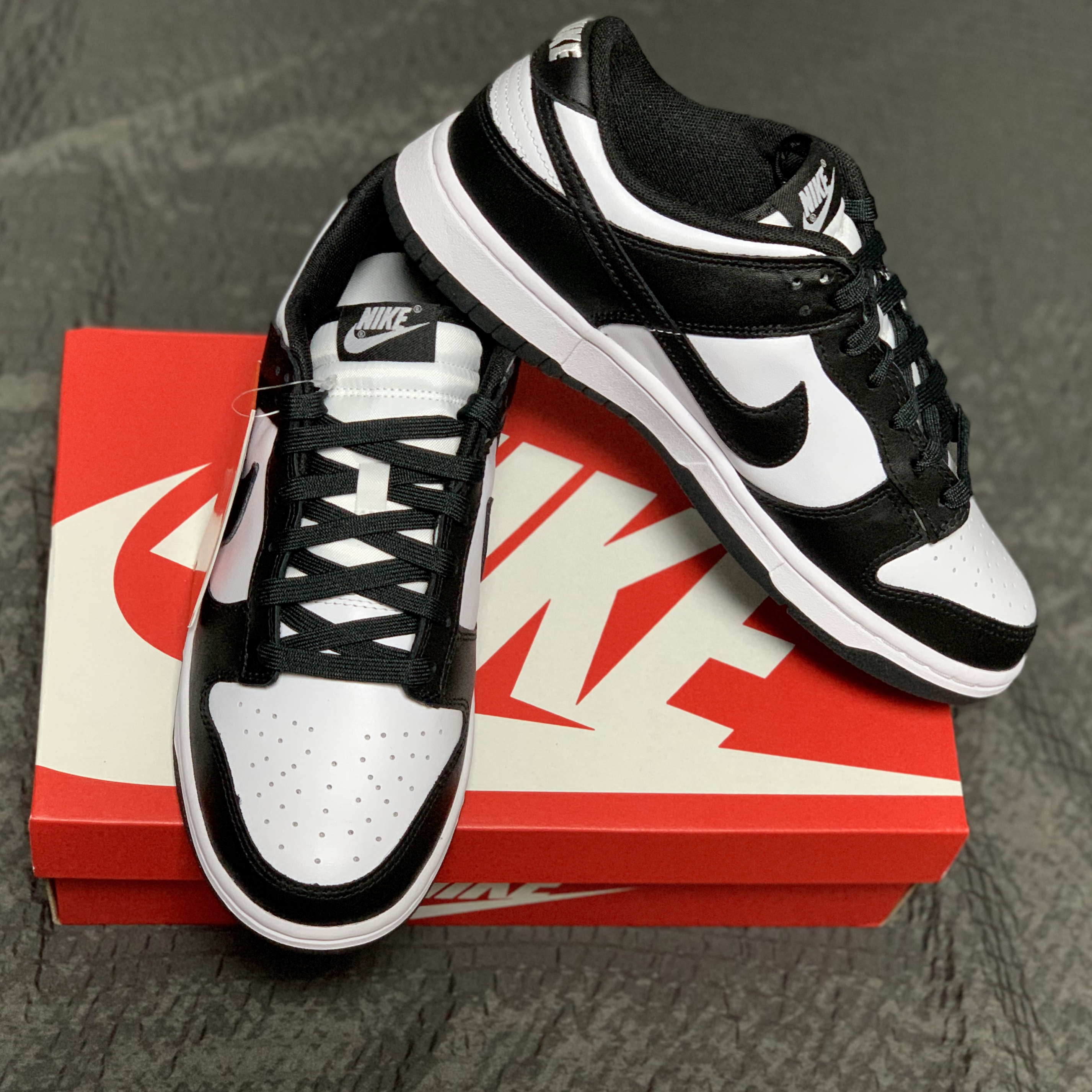 Nike Dunk Low Retro Black 착용 스타일 - 1