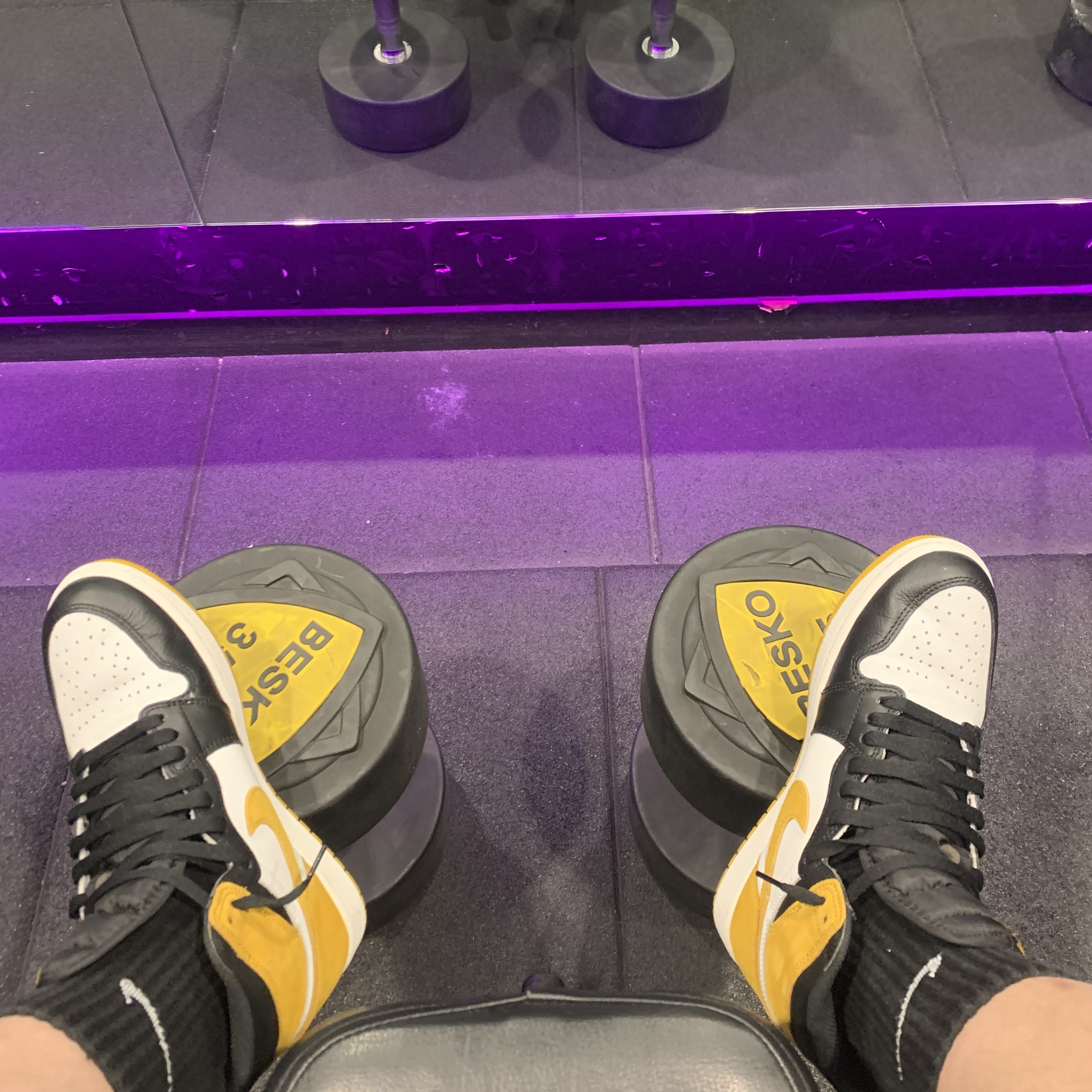 Jordan 1 Retro High Yellow Ochre, Jordan 1 Retro High OG Taxi 착용 스타일