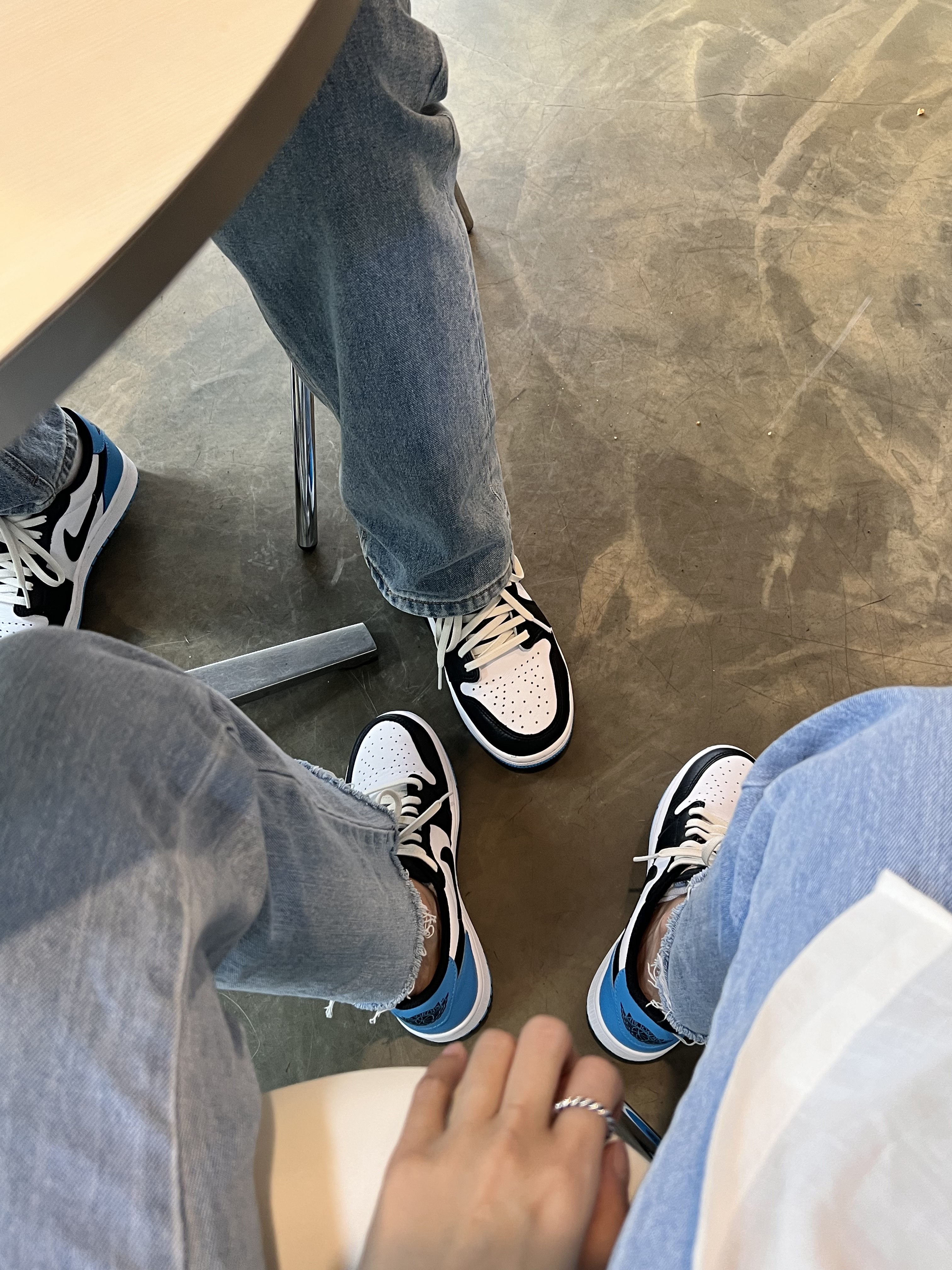 (W) Jordan 1 Retro Low OG Black and Dark Powder Blue, Jordan 1 Retro Low OG Black and Dark Powder Blue 착용 스타일 - 3