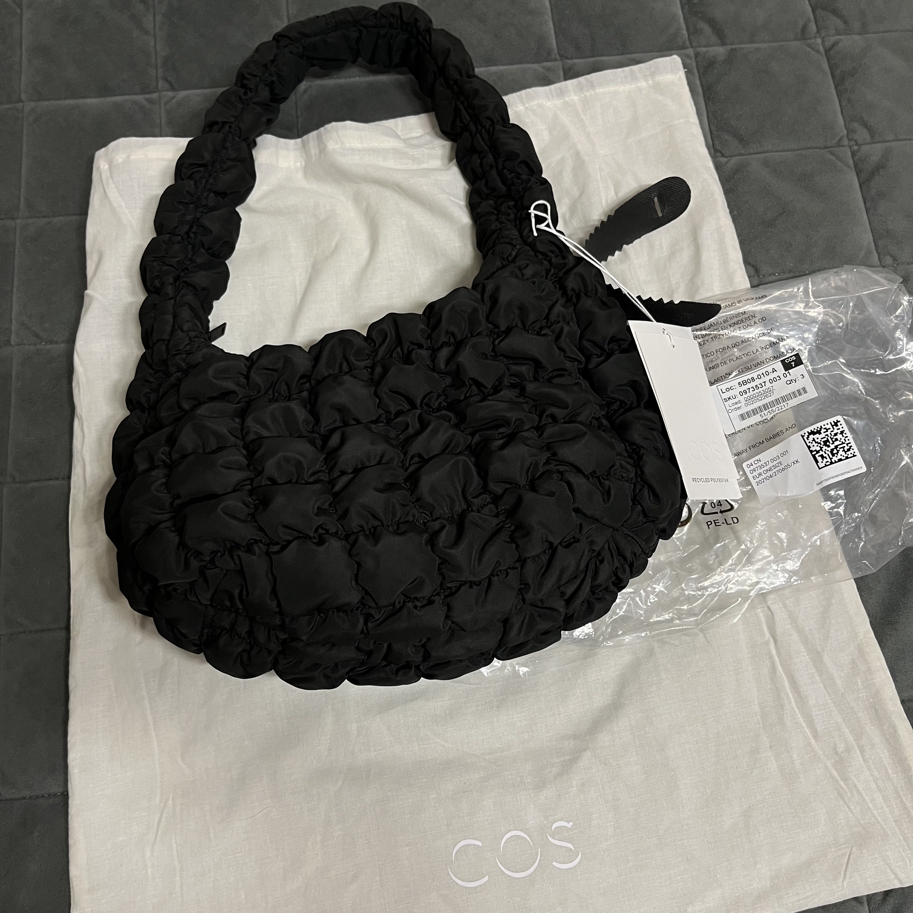 COS Quilted Mini Bag Black 착용 스타일