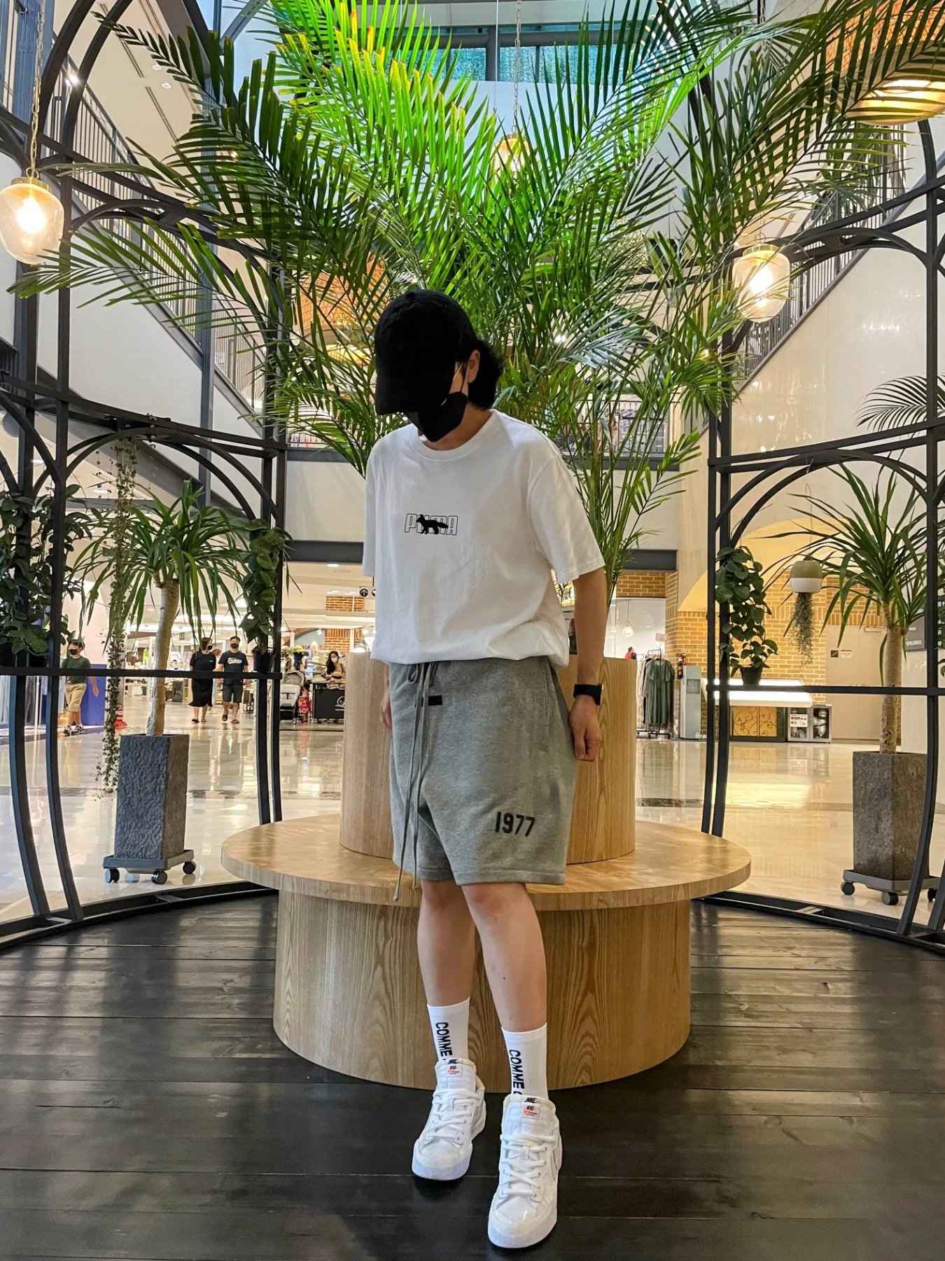 Nike x Sacai Blazer Low White Patent Leather, Essentials 1977 Shorts Dark Oatmeal - 22SS 착용 스타일