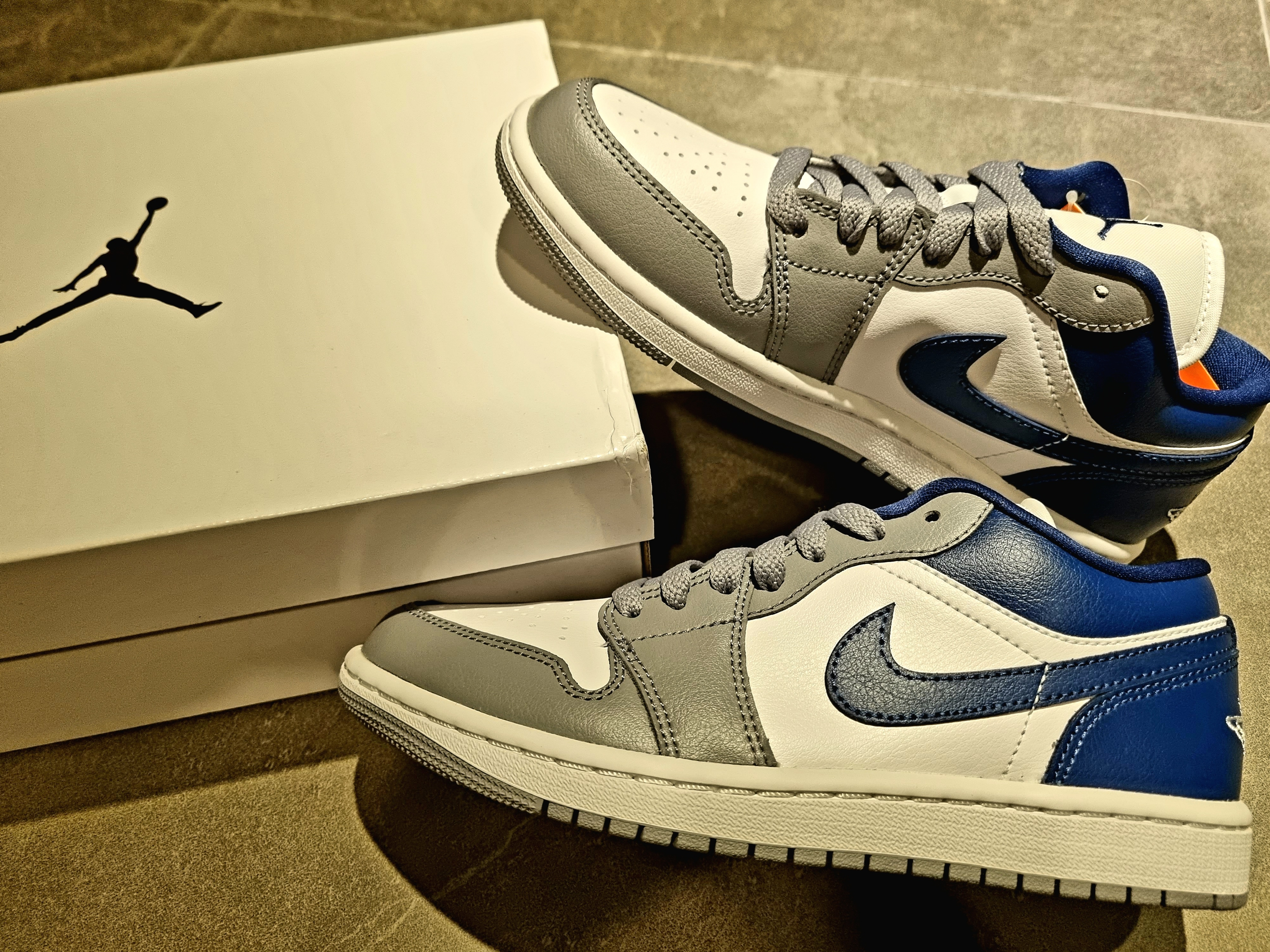 (W) Jordan 1 Low White Grey Blue 착용 스타일 - 4