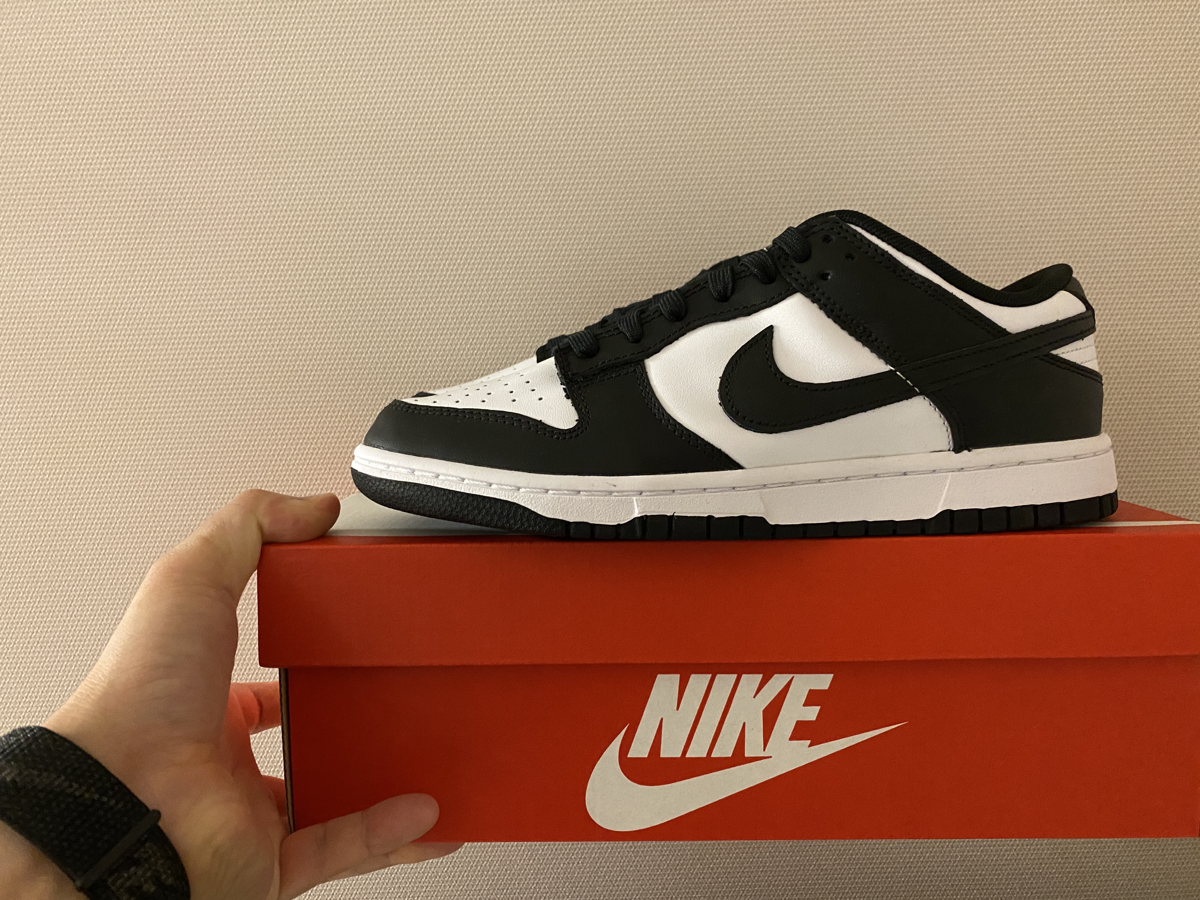 Nike Dunk Low Retro Black 착용 스타일 - 1