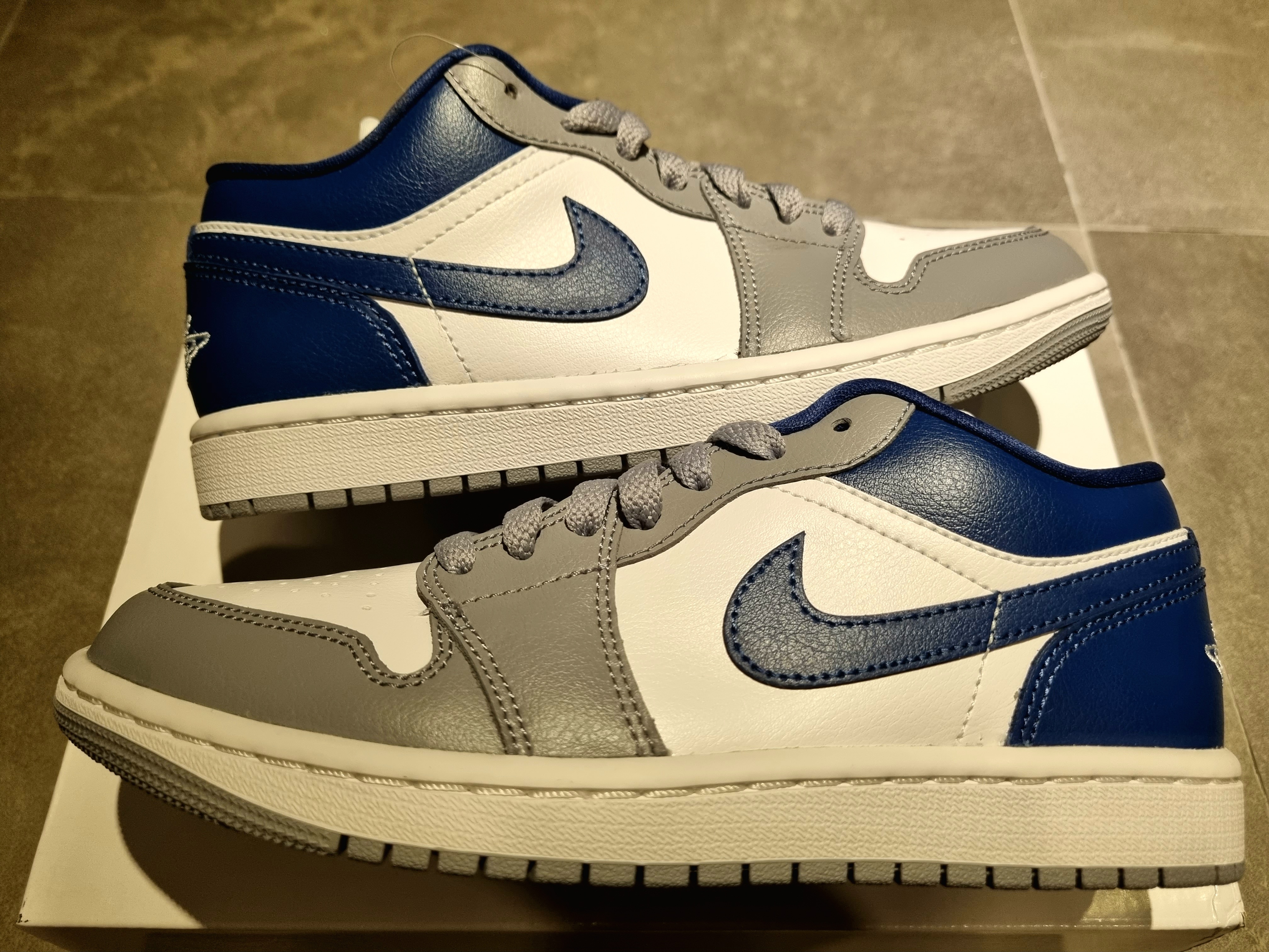 (W) Jordan 1 Low White Grey Blue 착용 스타일 - 3