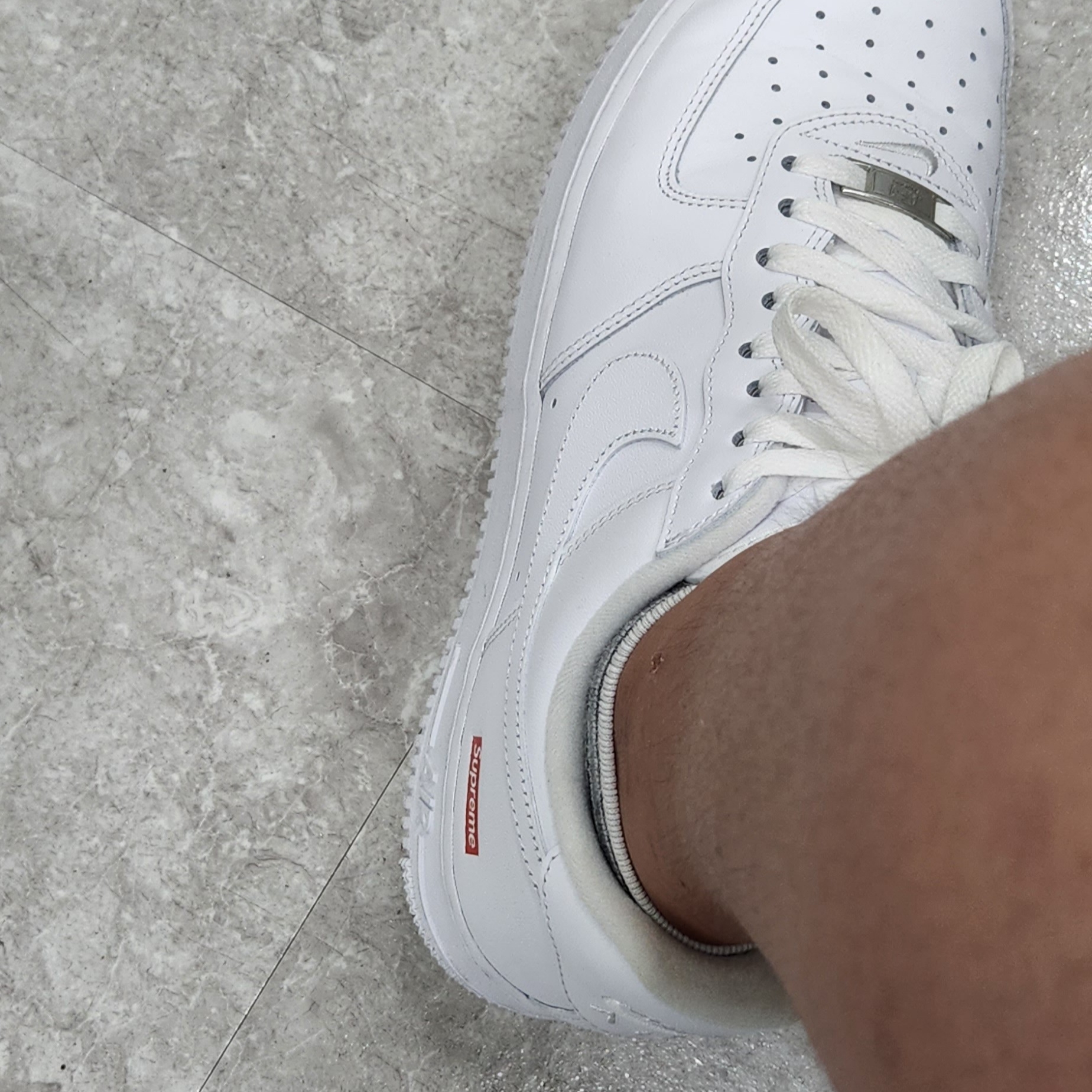 Nike x Supreme Air Force 1 Low White 착용 스타일