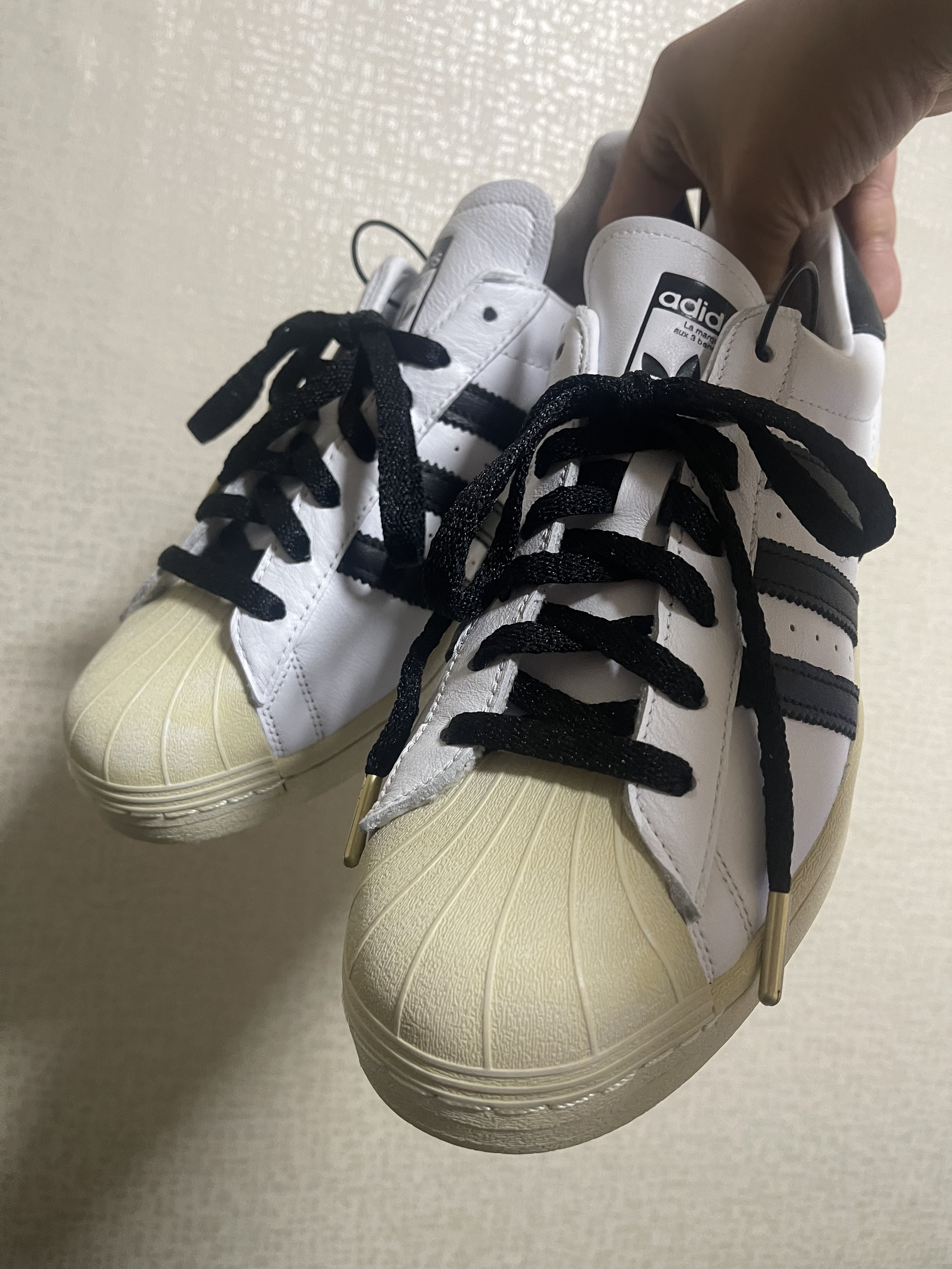 Adidas Superstar Premium White Black 착용 스타일