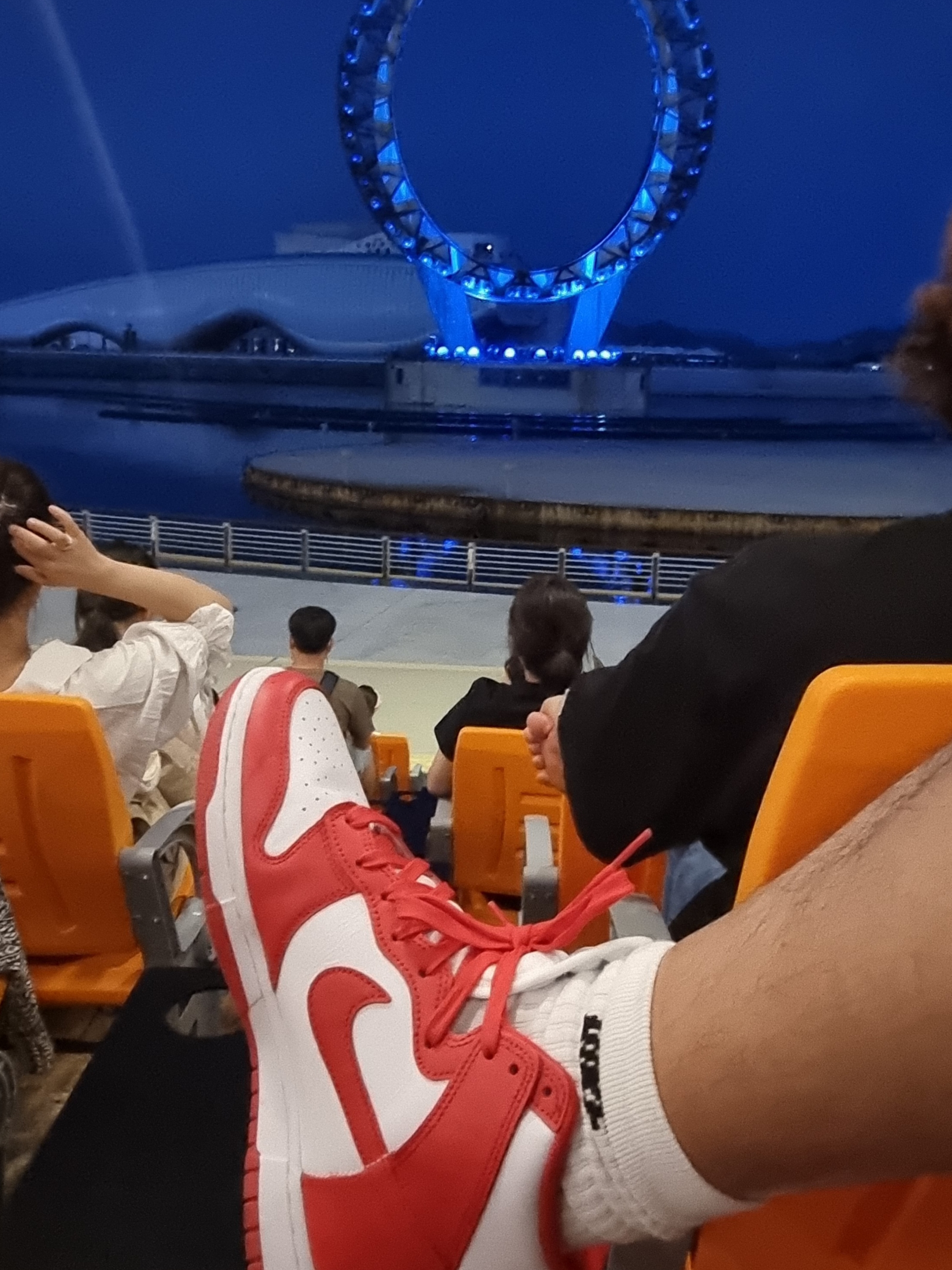 Nike Dunk High Retro Championship White and Red 착용 스타일