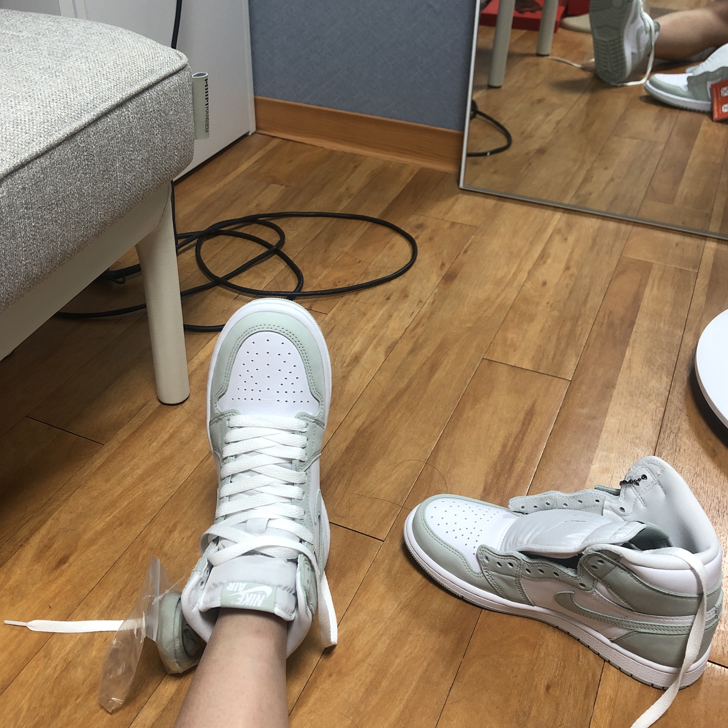 (W) Jordan 1 Retro High OG Seafoam 착용 스타일 - 1