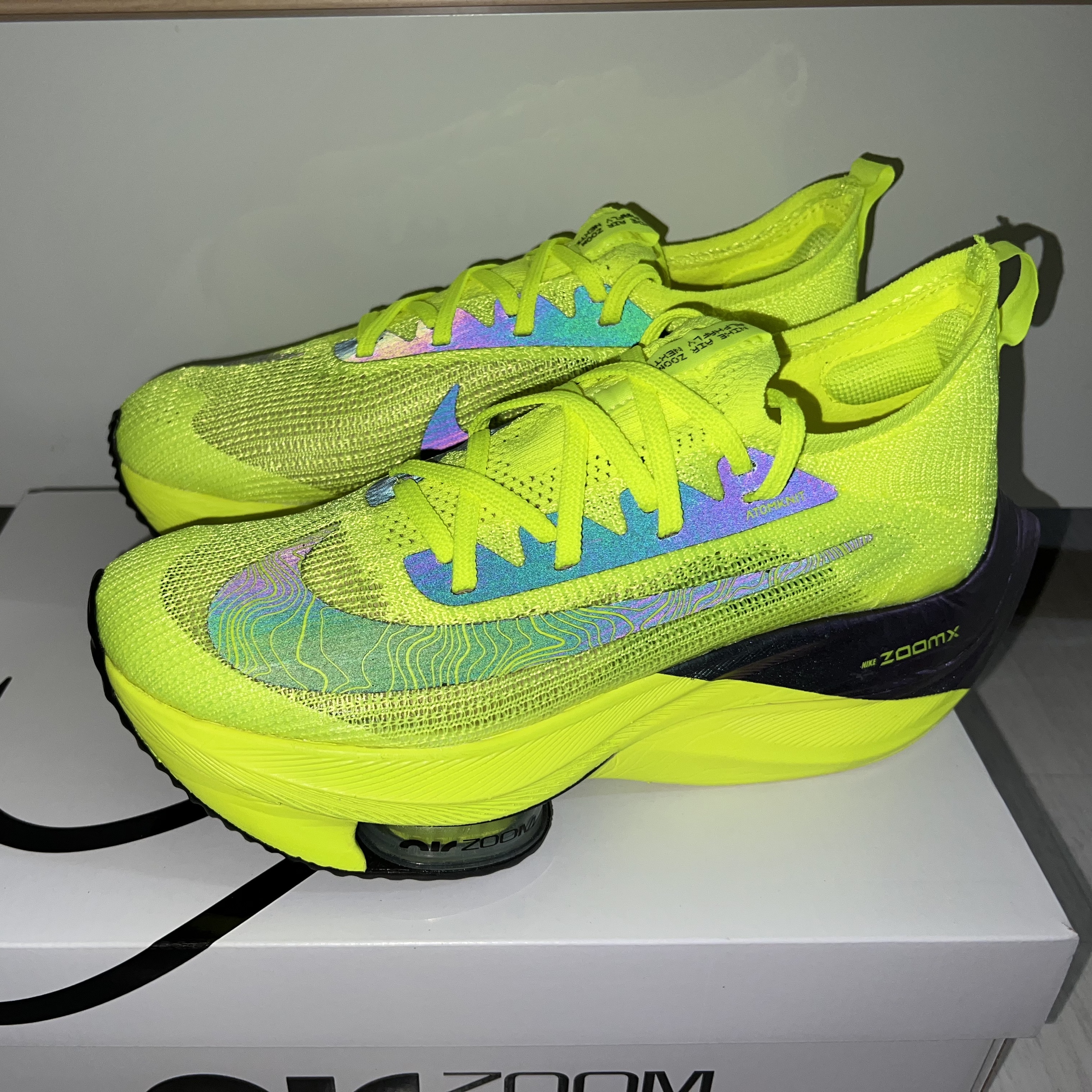 Nike Air Zoom Alphafly Next% Flyknit Volt 착용 스타일 - 3