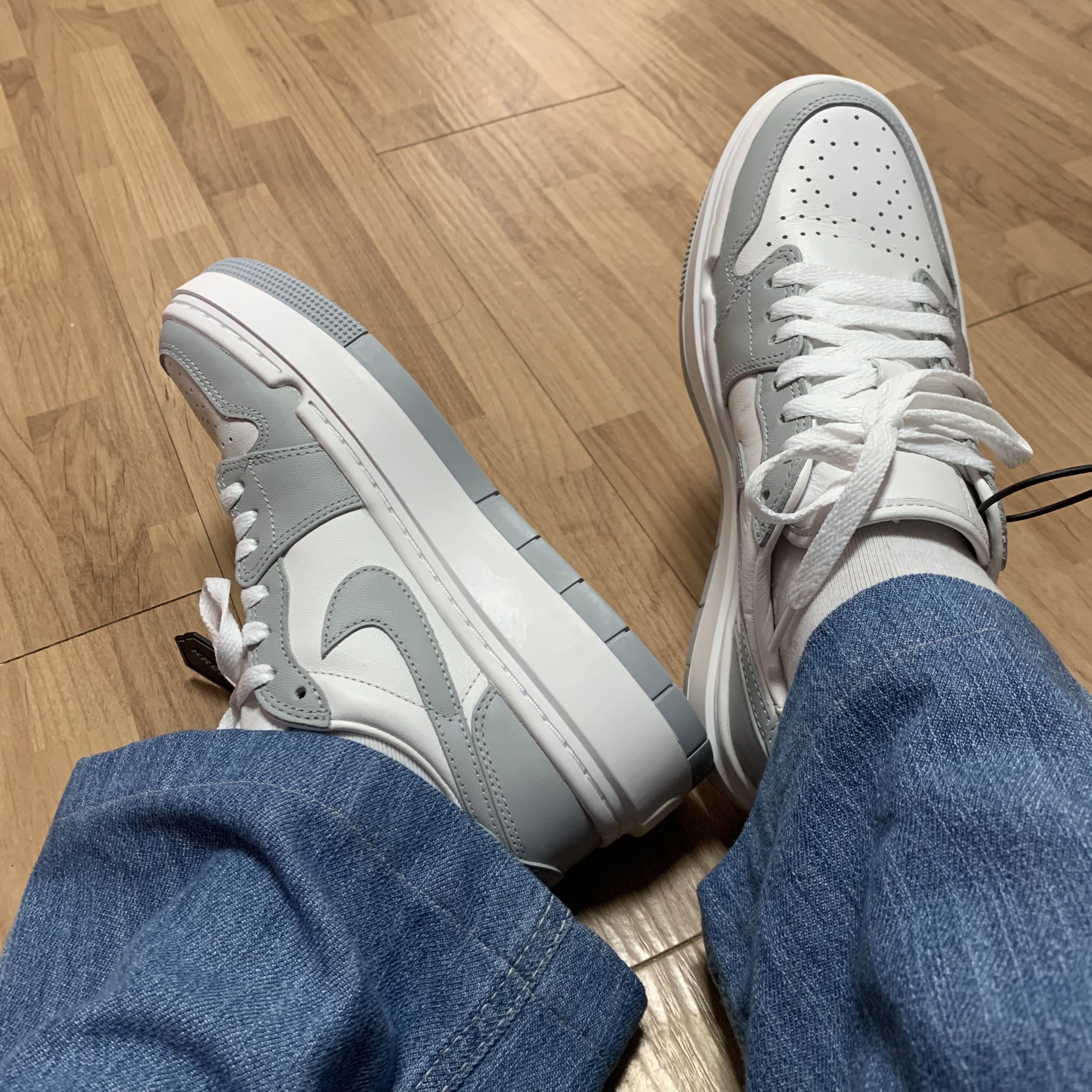 (W) Jordan 1 Elevate Low White and Wolf Grey 착용 스타일
