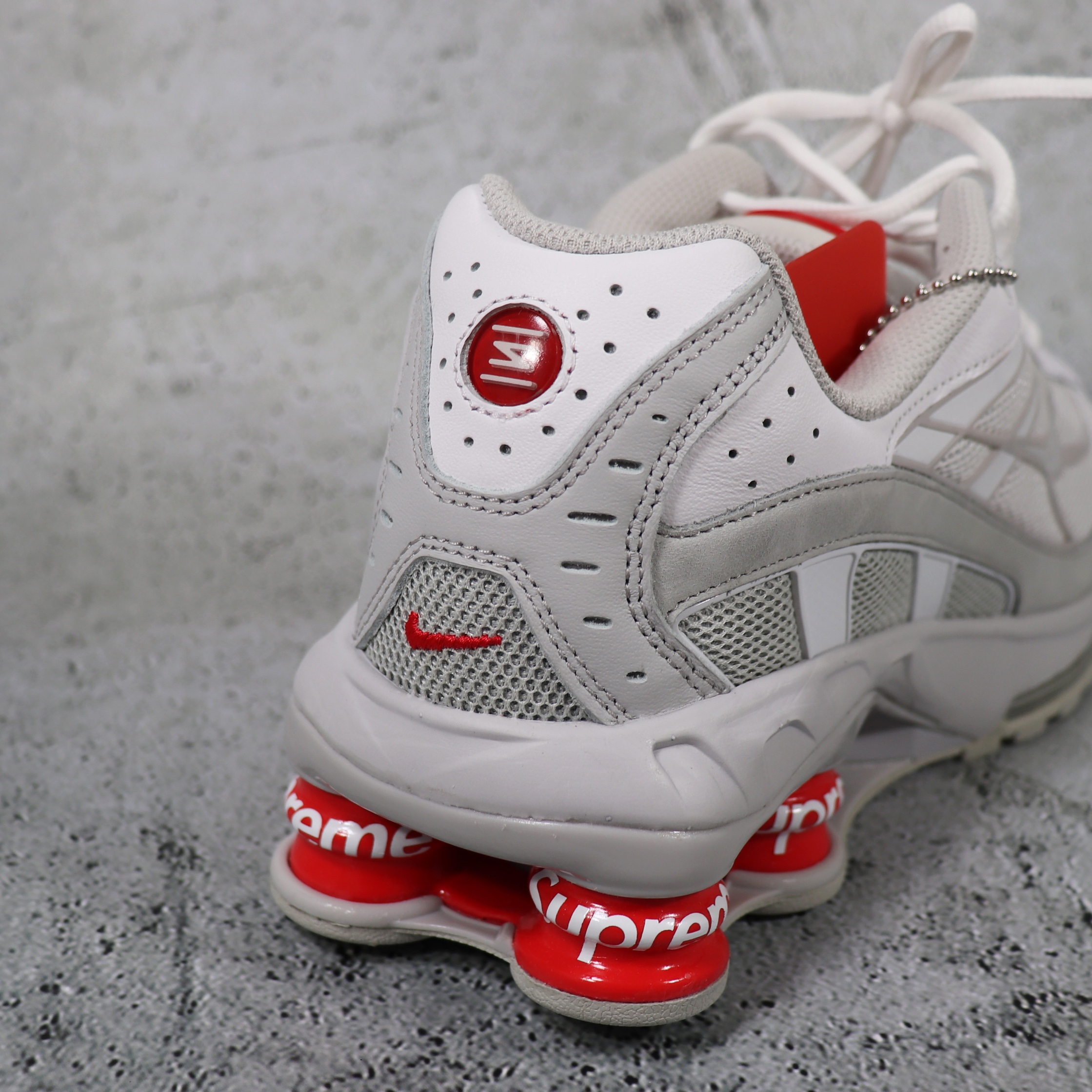 Nike x Supreme Shox Ride 2 SP White 착용 스타일 - 3
