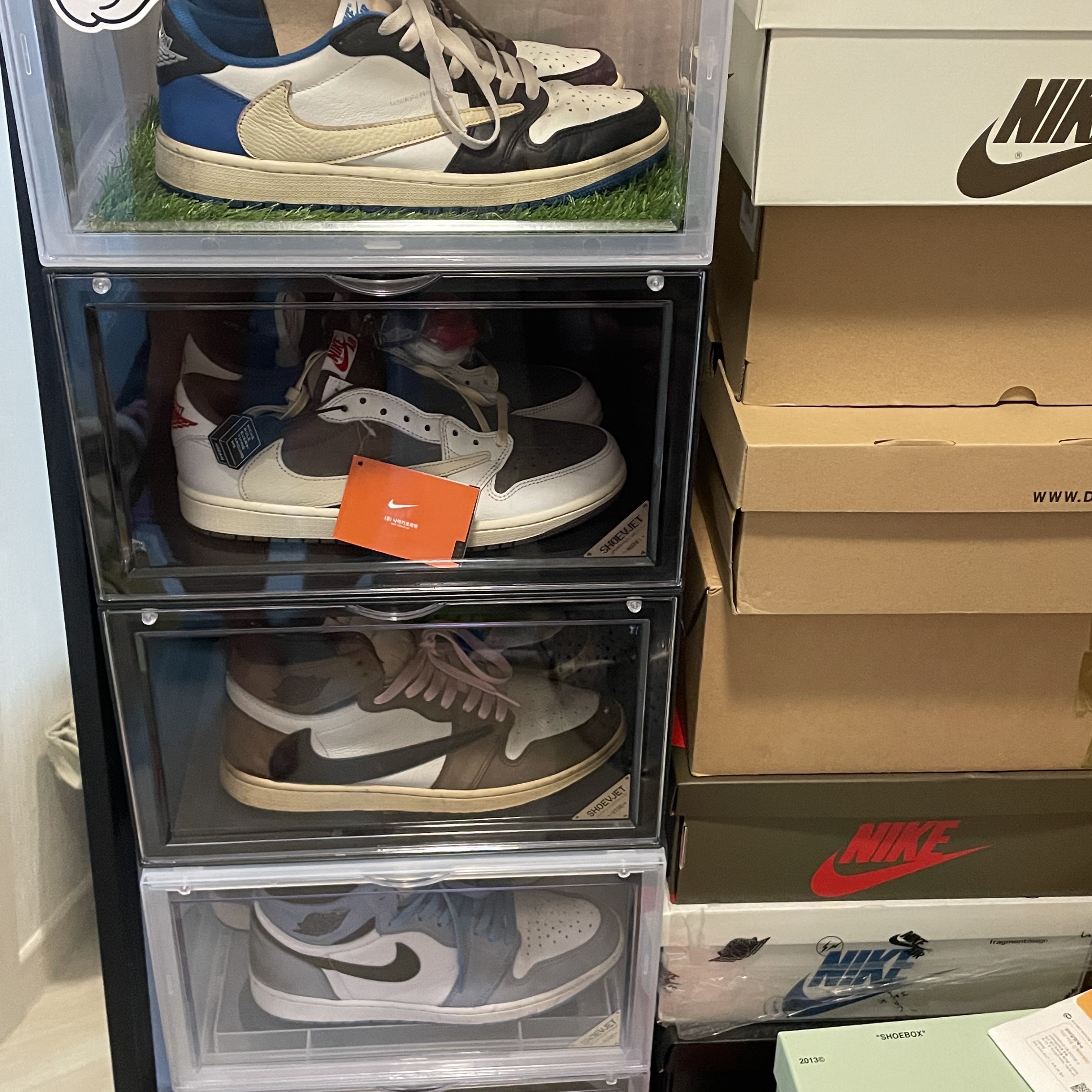 Jordan 1 x Travis Scott Retro Low OG SP Sail and Ridgerock, Jordan 1 x Travis Scott x Fragment Retro Low OG SP Military Blue 착용 스타일