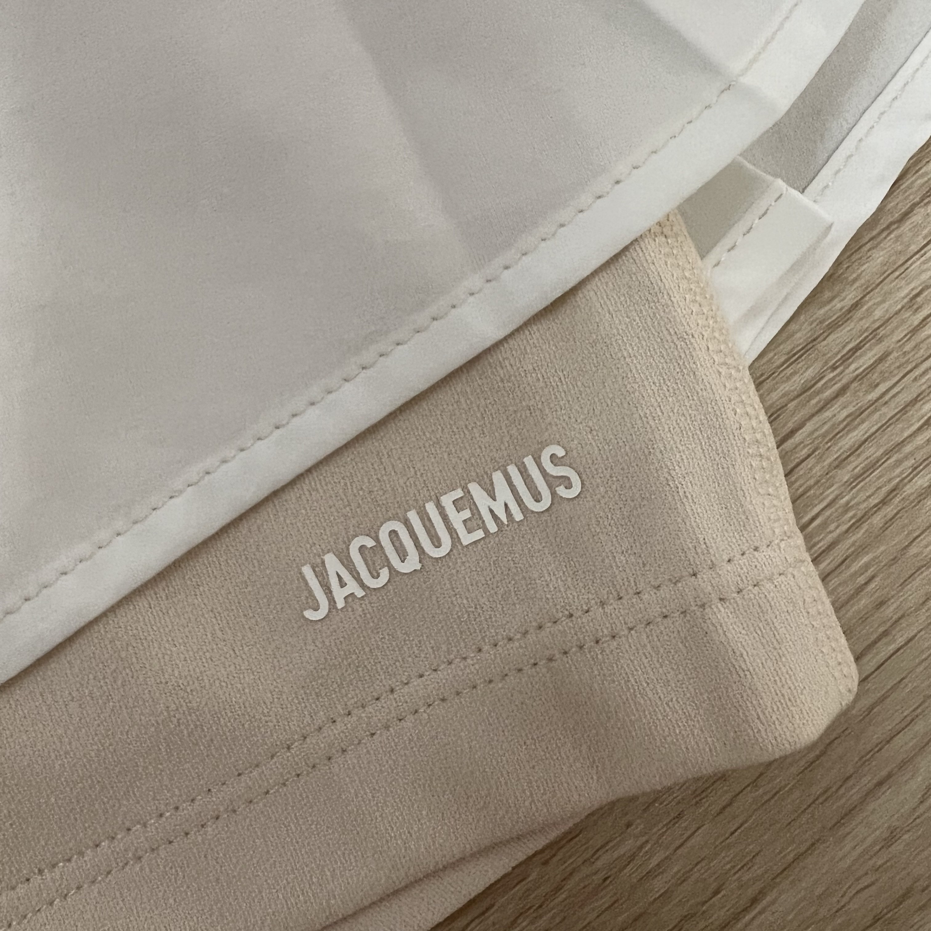 (W) Nike x Jacquemus NRG Pleated Mini Skirt White - Asia 착용 스타일 - 3