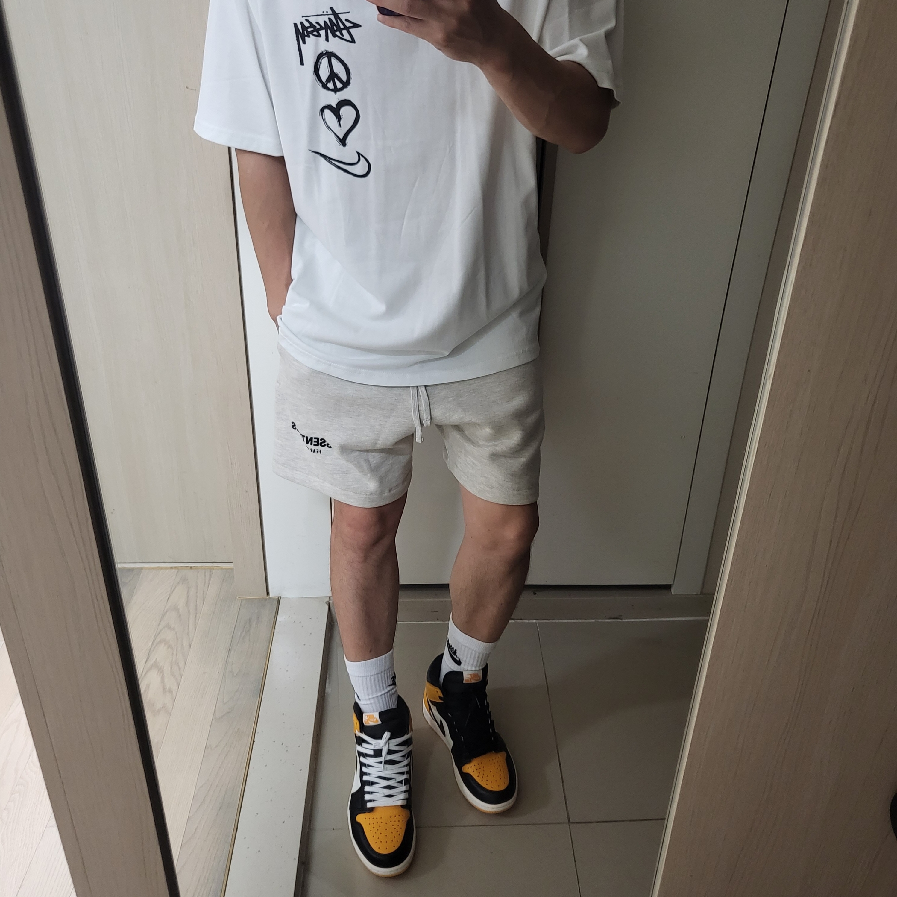 Jordan 1 Retro High OG Taxi 착용 스타일 - 3