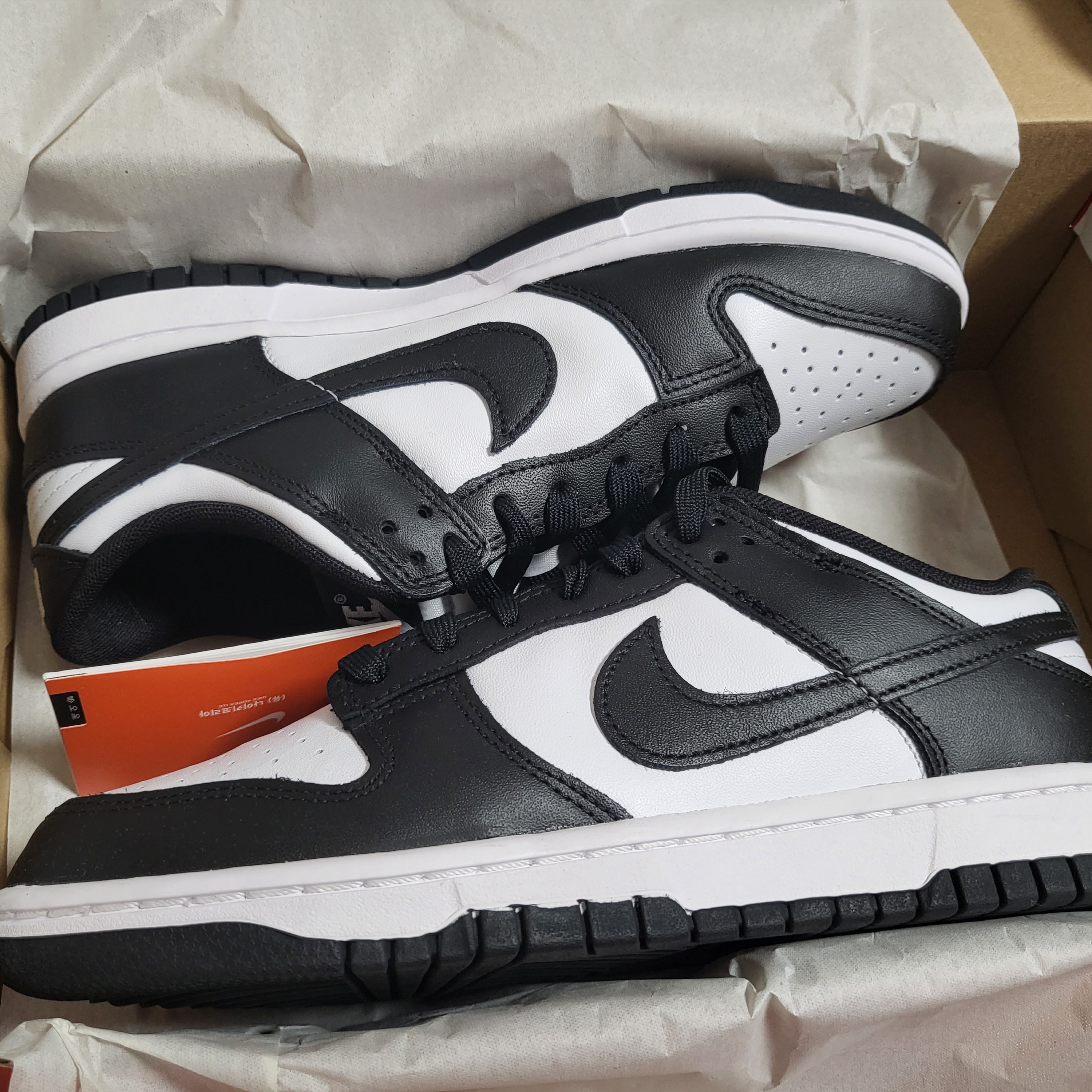 Nike Dunk Low Retro Black 착용 스타일 - 1