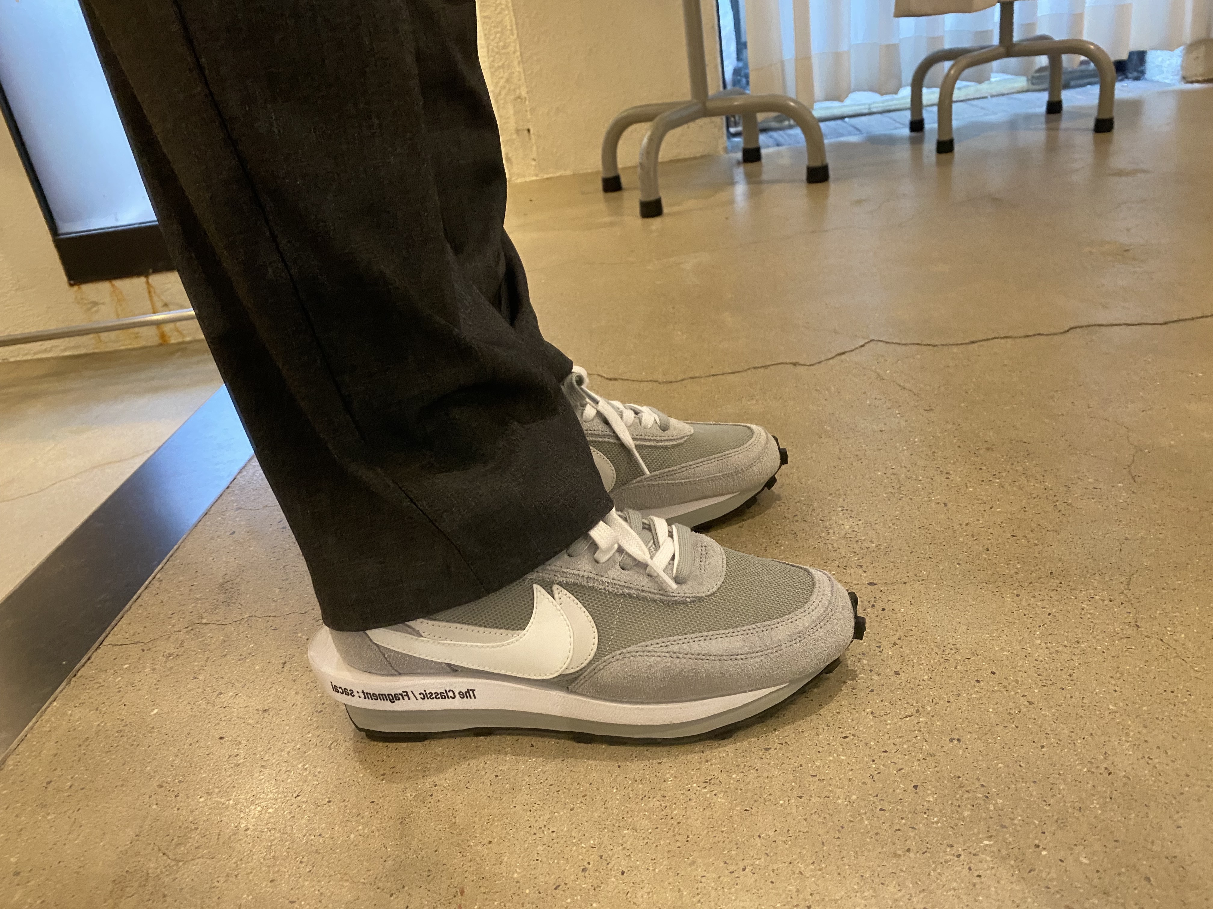 Nike x Sacai x Fragment LDWaffle Light Smoke Grey 착용 스타일 - 4