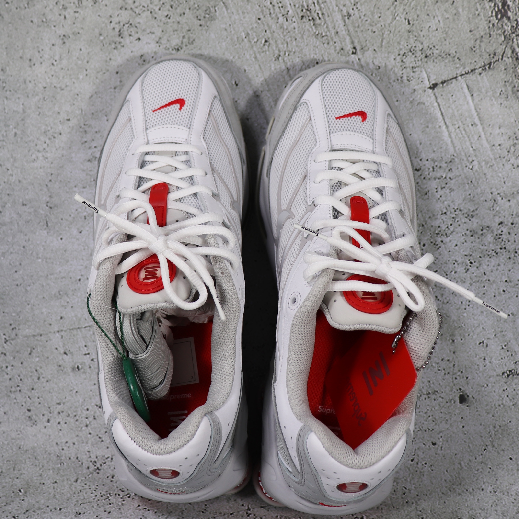 Nike x Supreme Shox Ride 2 SP White 착용 스타일 - 4