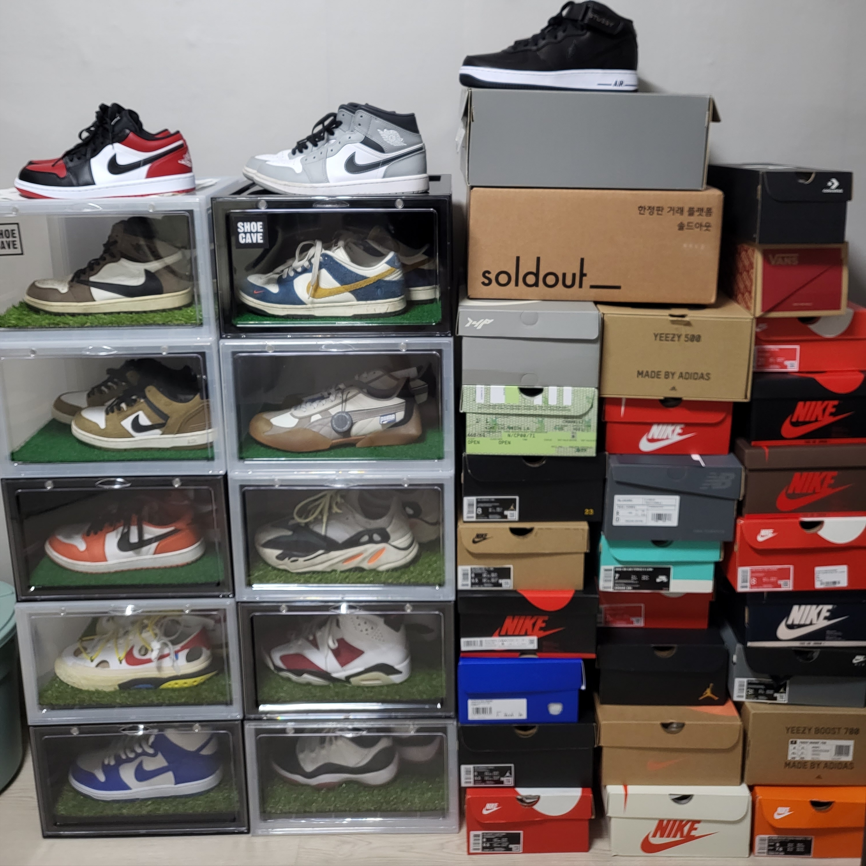 Jordan 1 Low OG Starfish, Adidas Yeezy Boost 700 Wave Runner Solid Grey 2017/2019 착용 스타일