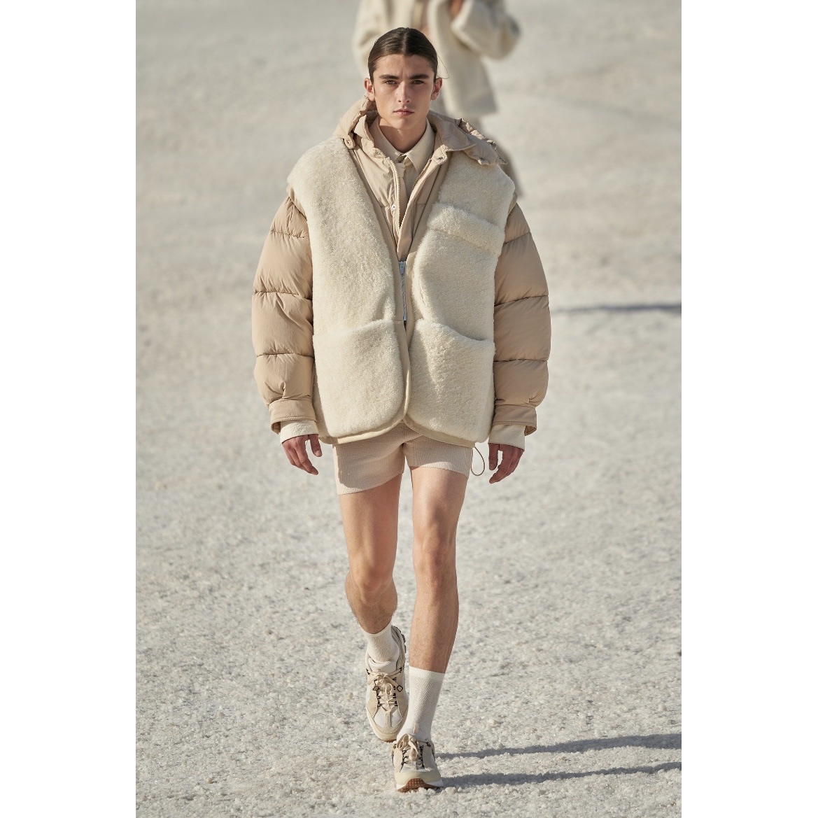 Nike x Jacquemus Air Humara LX Light Bone and Gold 착용 스타일 - 1
