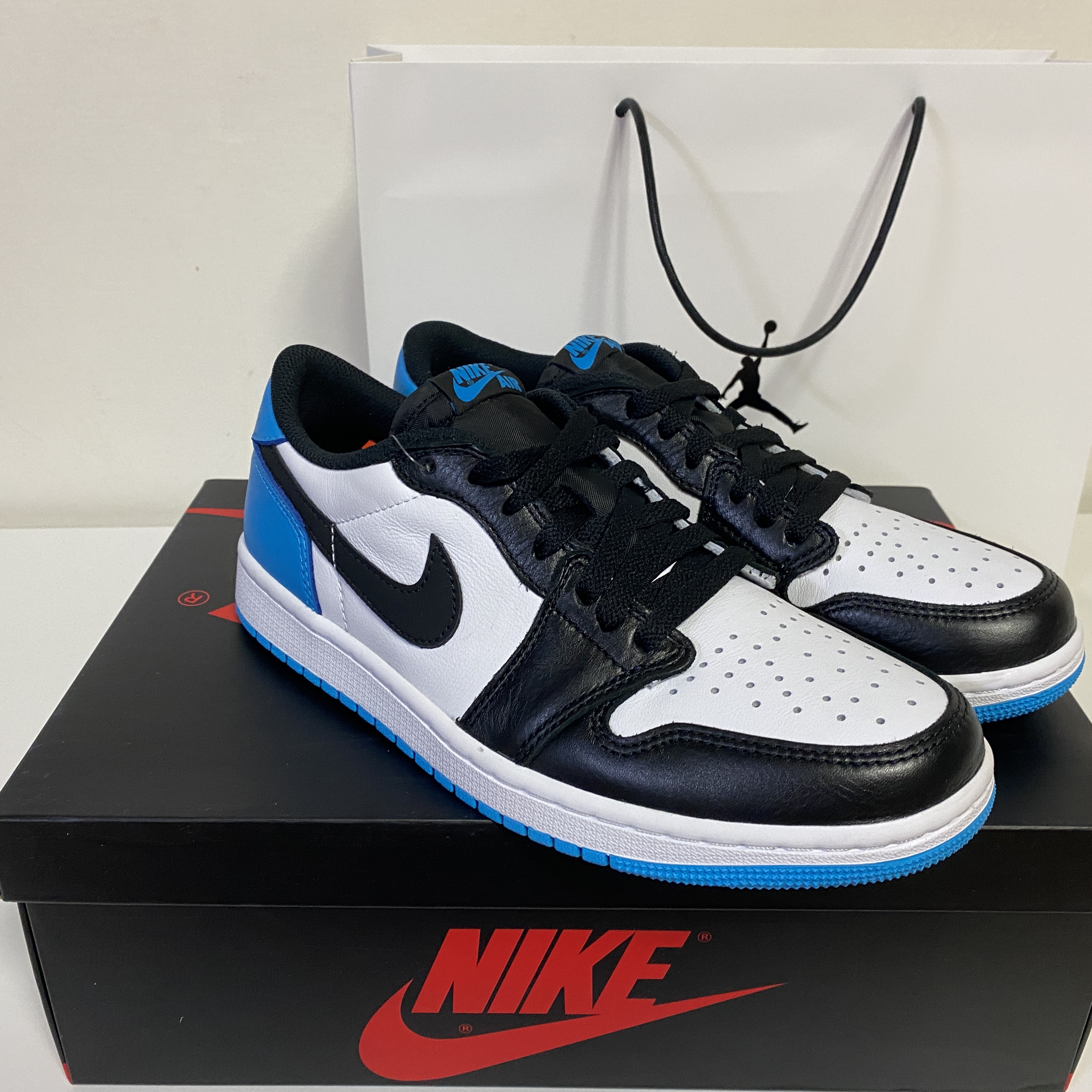Jordan 1 Retro Low OG Black and Dark Powder Blue 착용 스타일