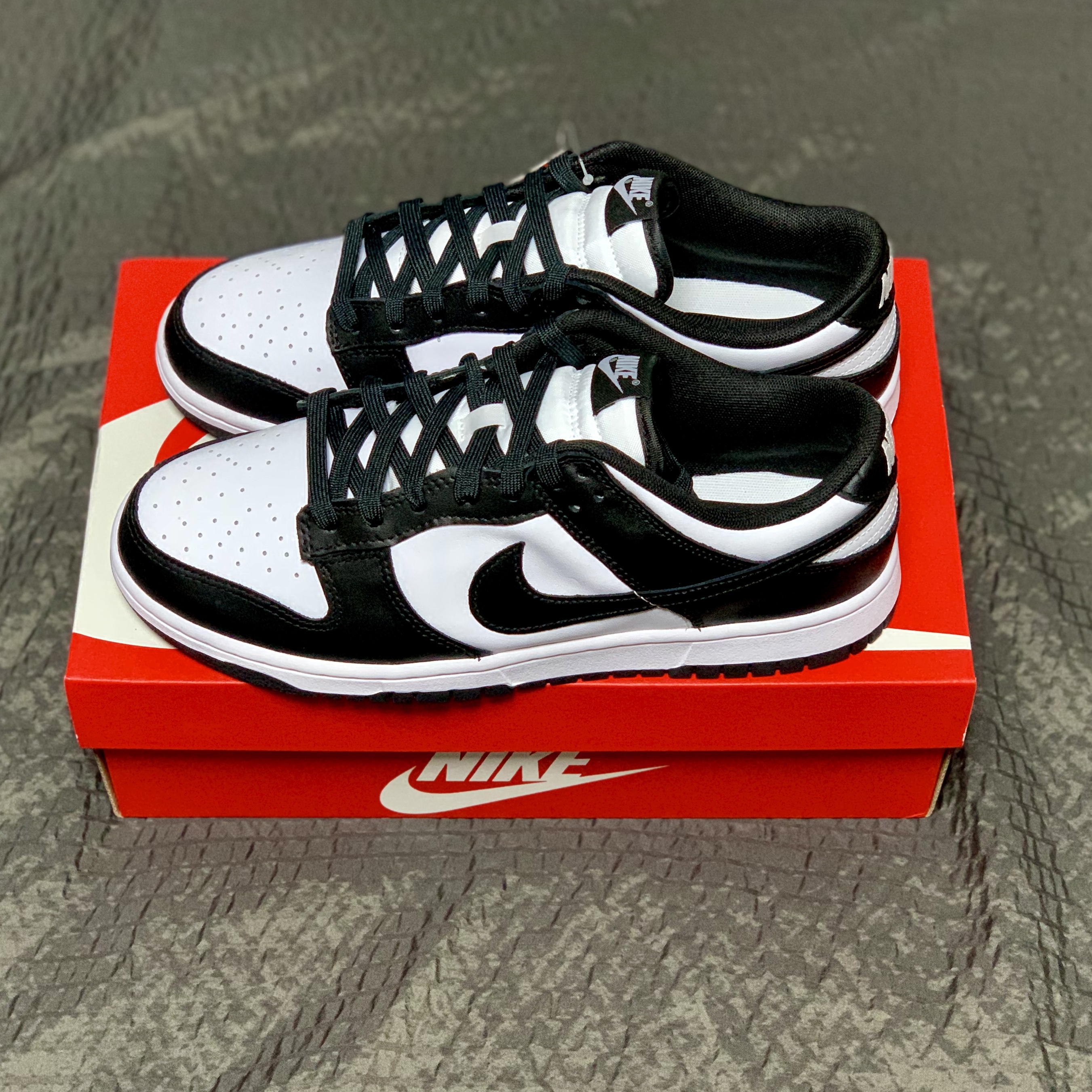 Nike Dunk Low Retro Black 착용 스타일 - 2