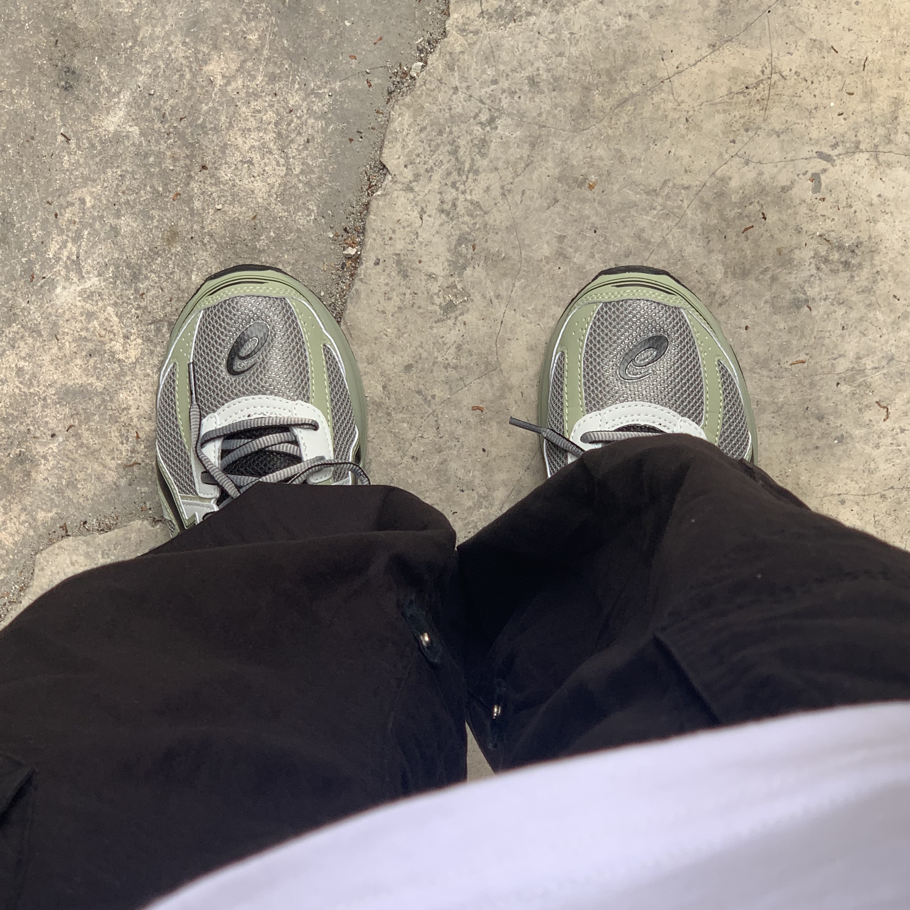 Asics Jog 100 S Sheet Rock - 2E Wide 착용 스타일