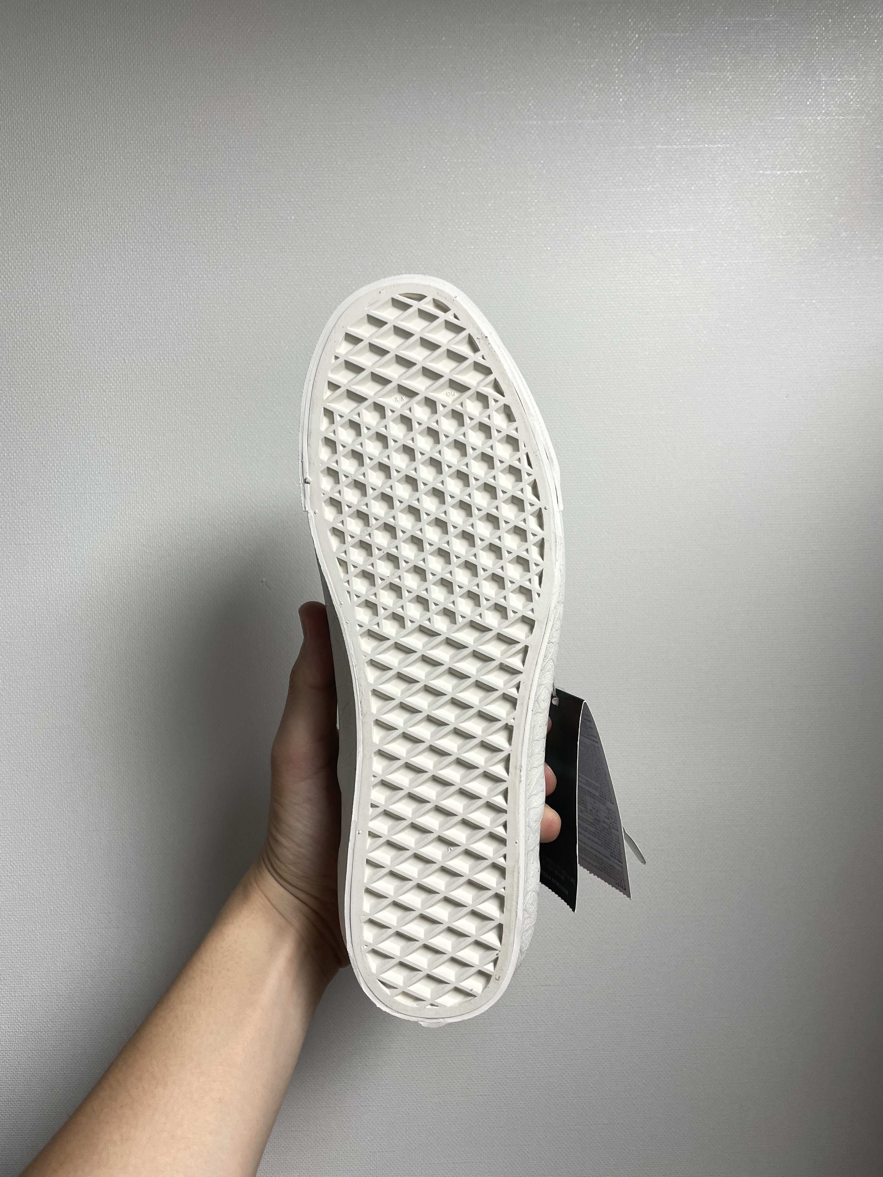 Vans Vault x Brain Dead OG Slip-On LX Black White 착용 스타일 - 4