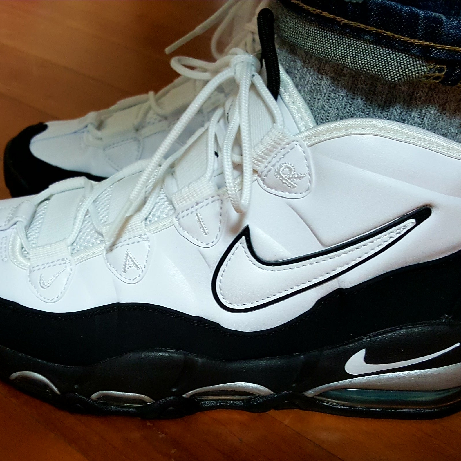 Nike Air Max Uptempo 95 White Black Teal 착용 스타일 - 3