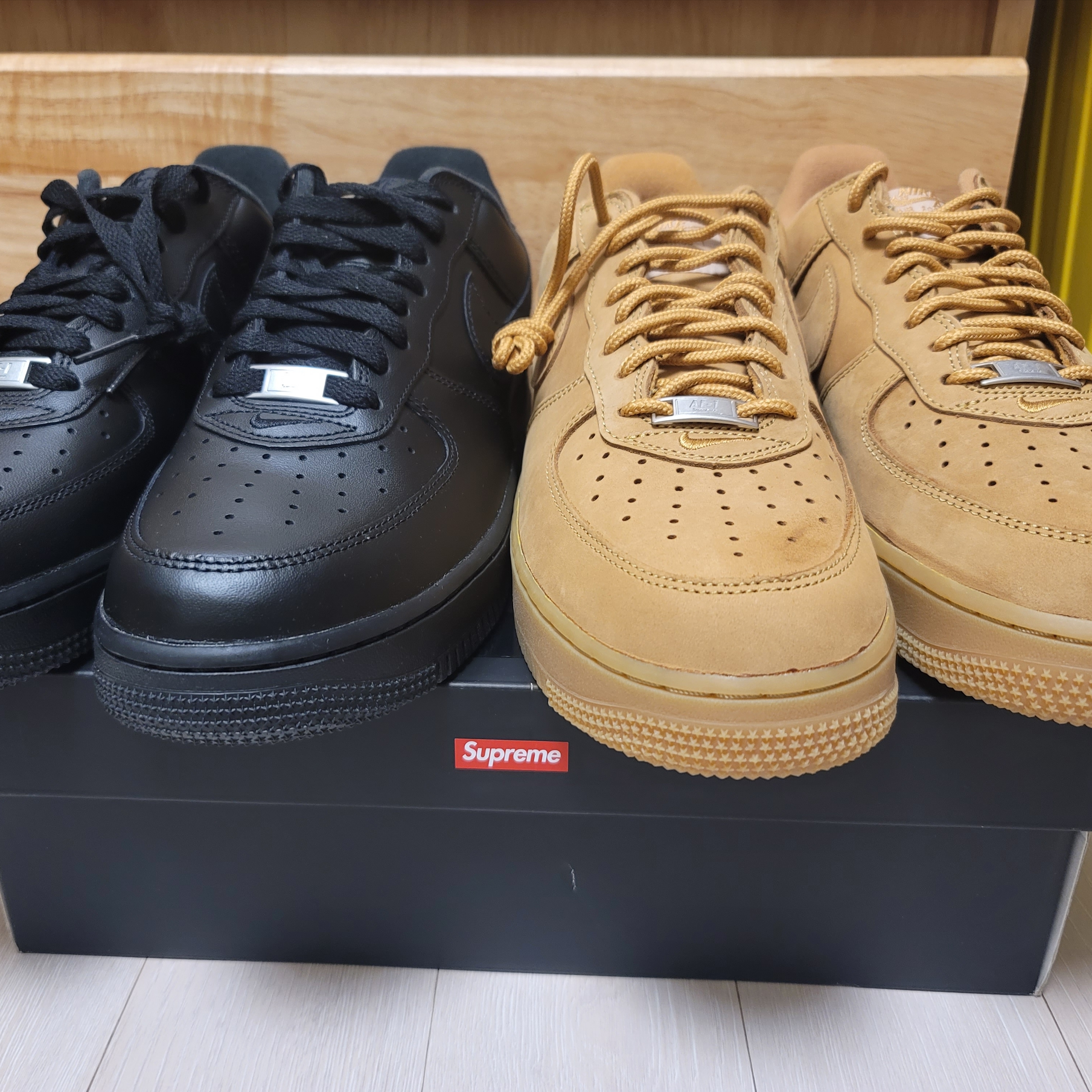 Nike x Supreme Air Force 1 Low Flax, Nike x Supreme Air Force 1 Low Black 착용 스타일