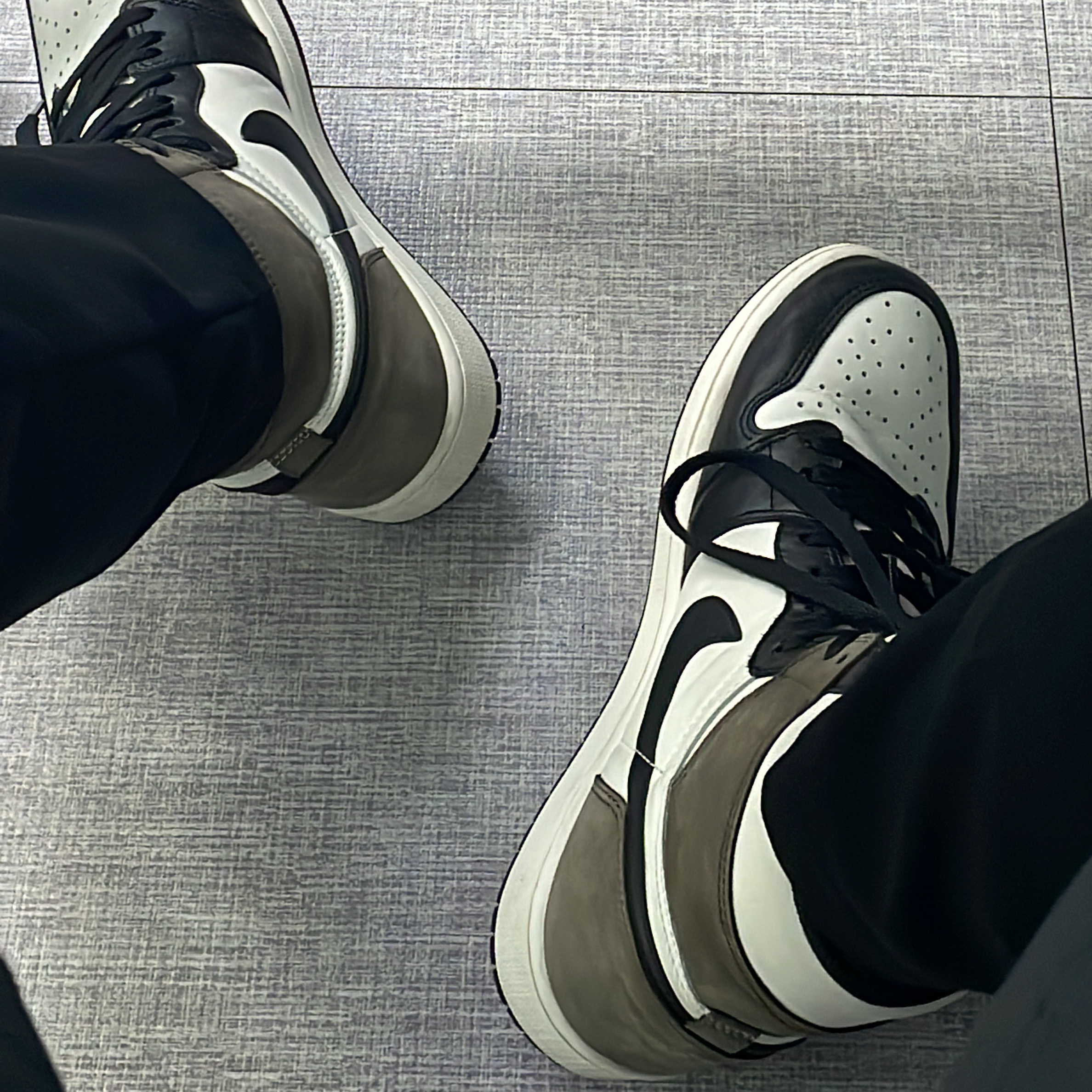 Jordan 1 Retro High OG Black Mocha 착용 스타일