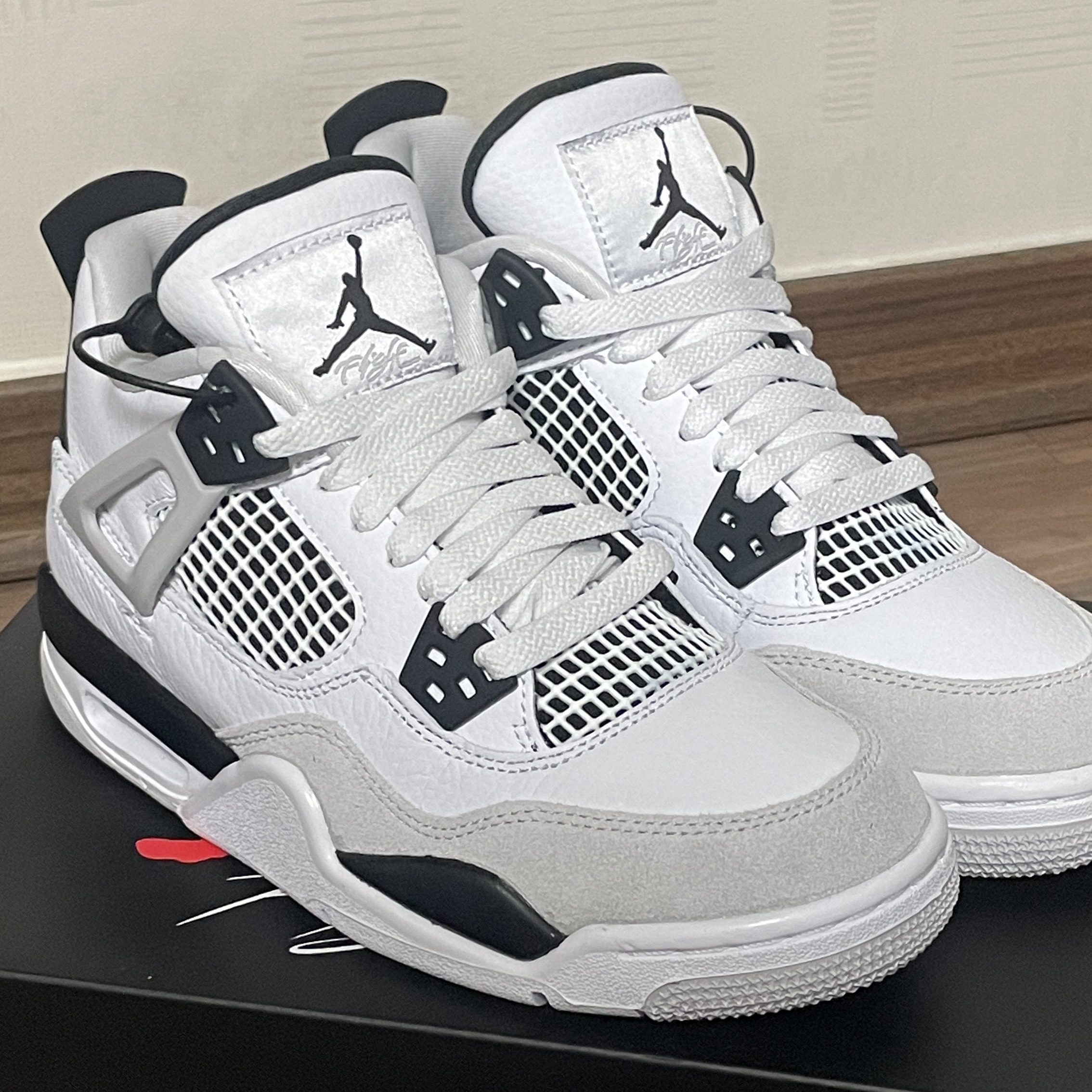 (GS) Jordan 4 Retro White and Black 착용 스타일