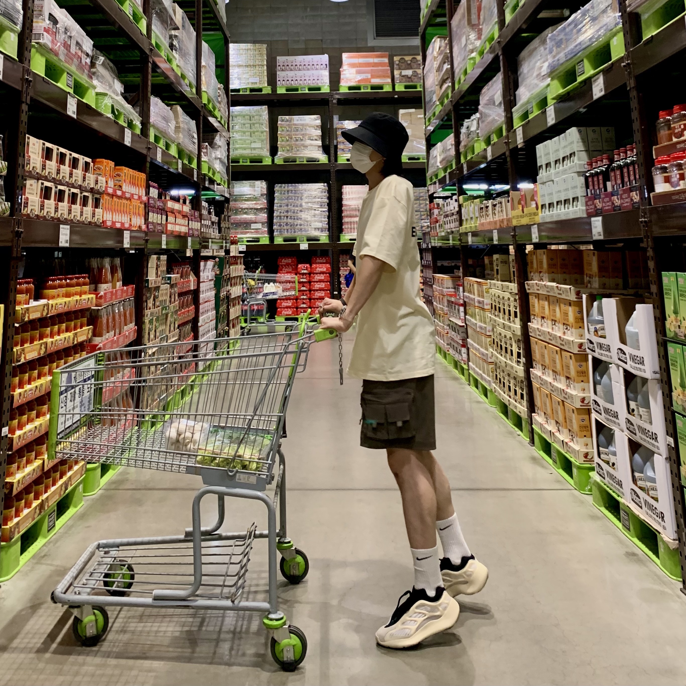 Essentials T-Shirt Cream - 21SS, Nike ACG Cargo Shorts Ironstone - Asia 착용 스타일