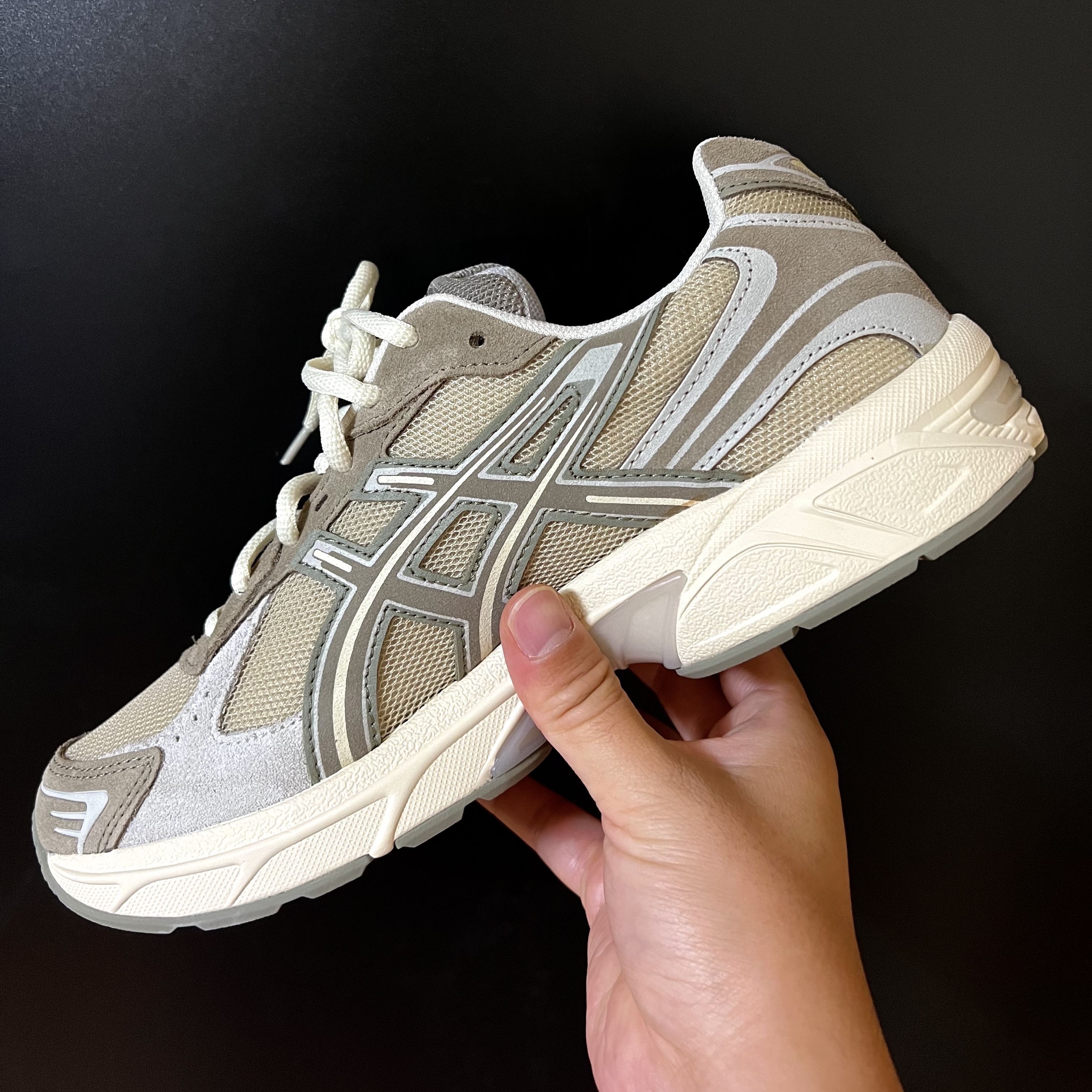 (W) Asics Gel-1130 Wood Crepe Mink 착용 스타일