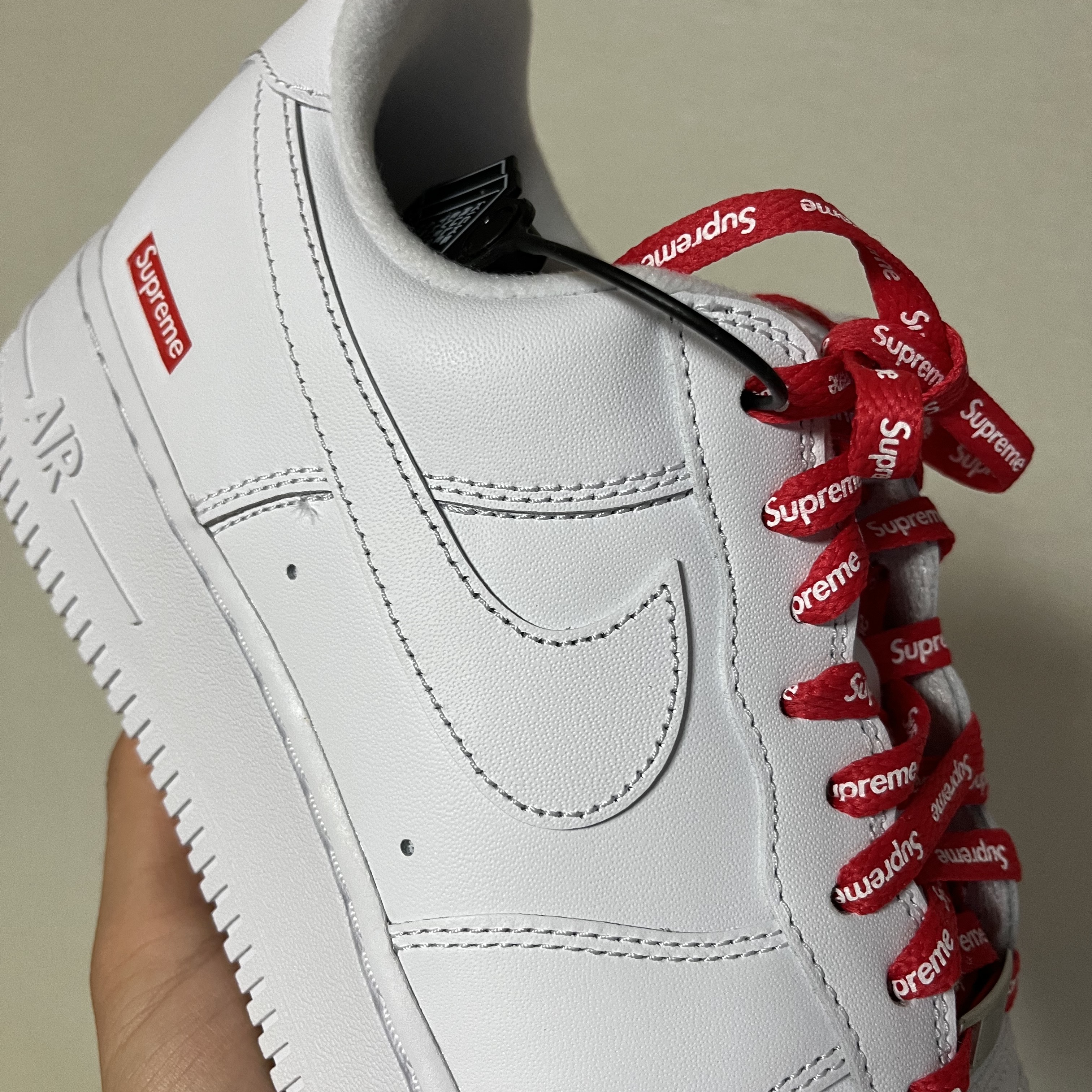 Nike x Supreme Air Force 1 Low White 착용 스타일