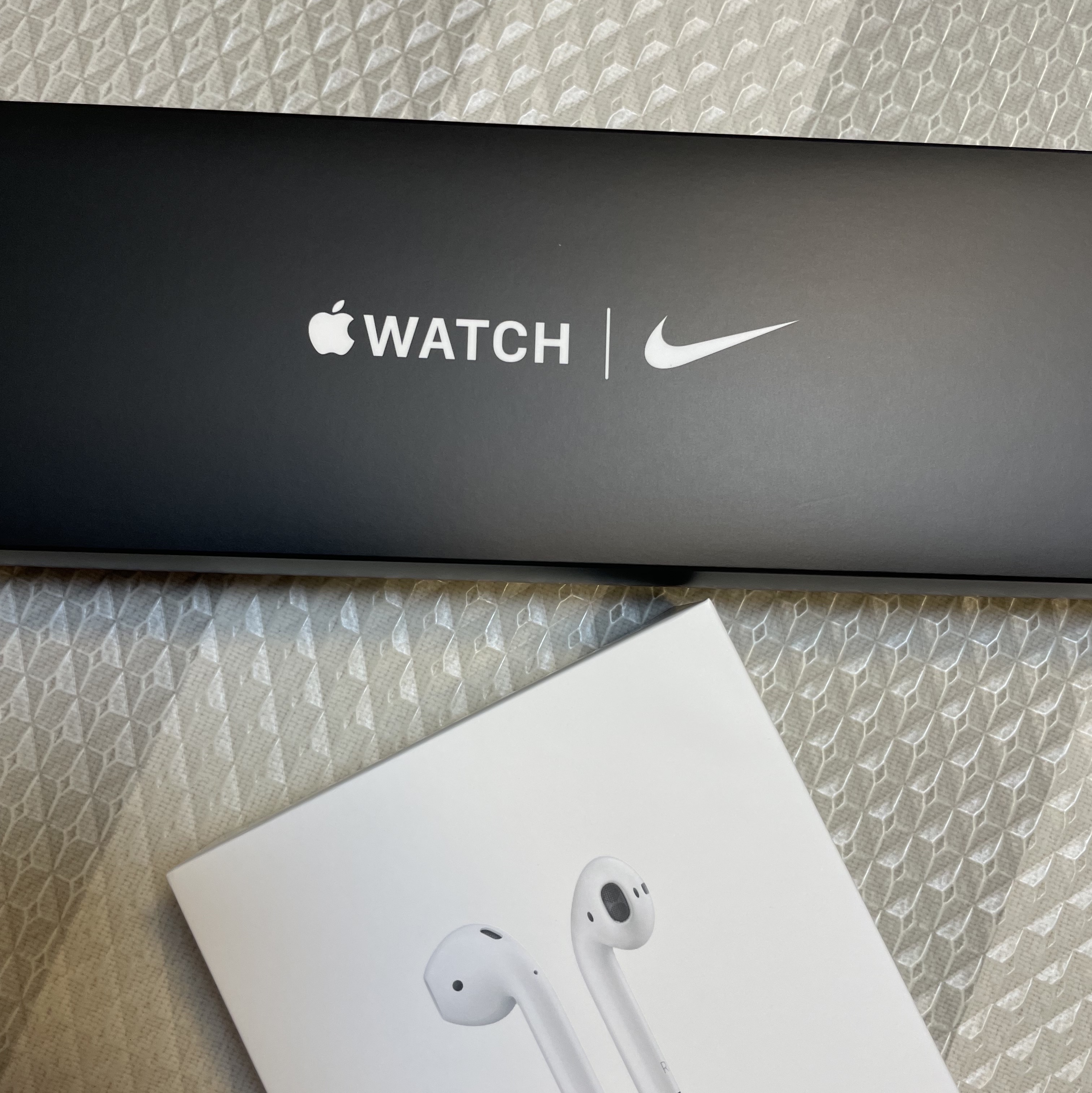 Apple Watch Nike SE 40mm GPS Silver Aluminum Case with Nike Sport Band USB C Pure Platinum Black (Korean Ver.) 착용 스타일 - 1