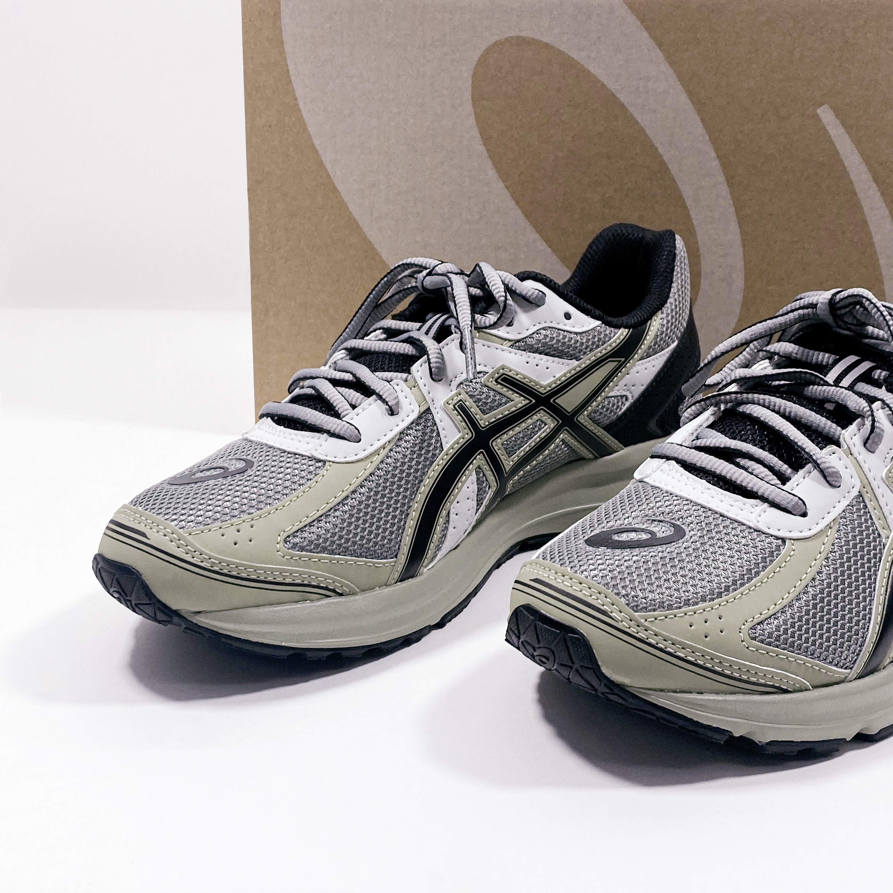 Asics Jog 100 S Sheet Rock - 2E Wide 착용 스타일